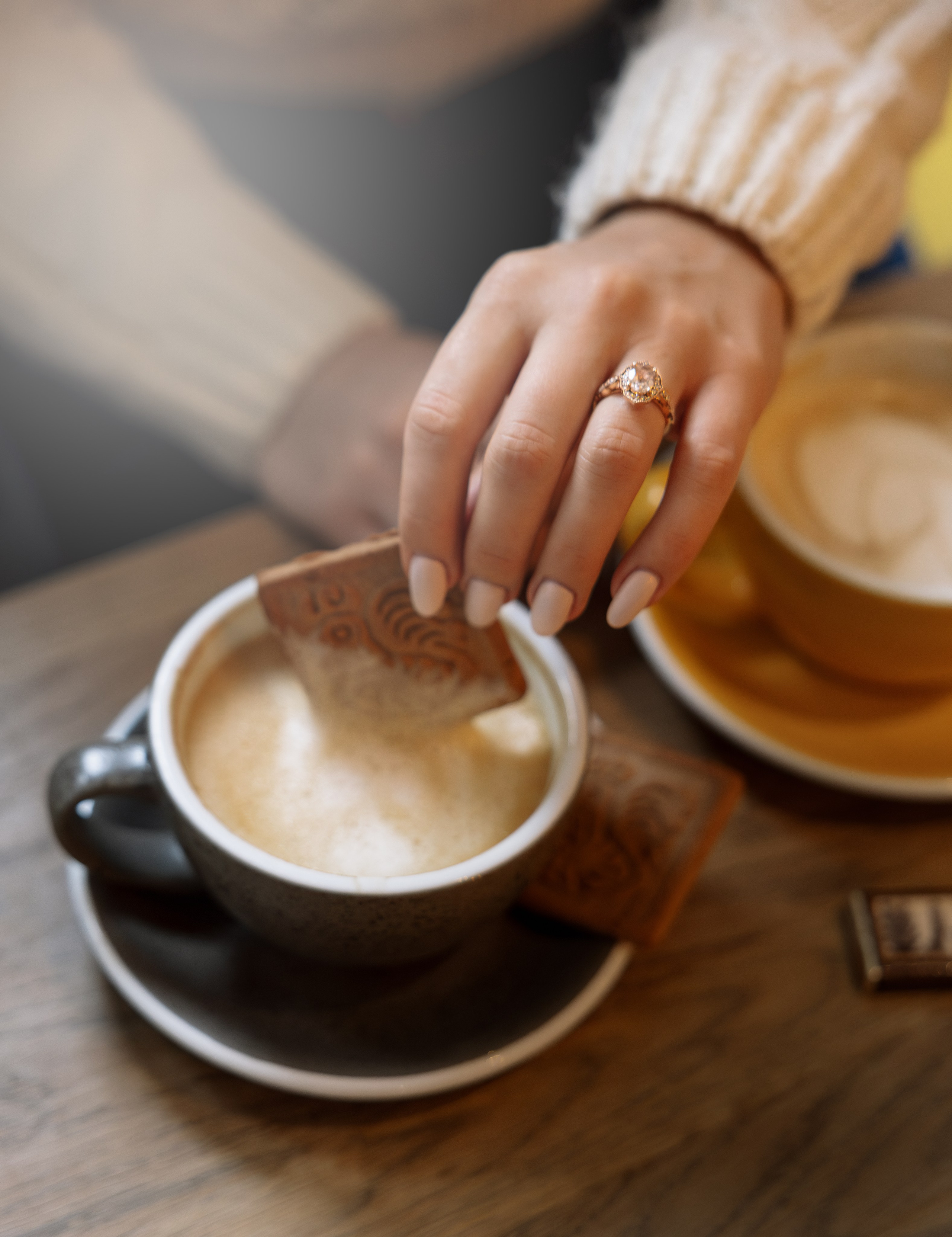 Cozy Vilnius Christmas Photoshoot: Studio, Home or Outdoor. Framed by Evelina | Destination Wedding Photographer from Lithuania | Europe