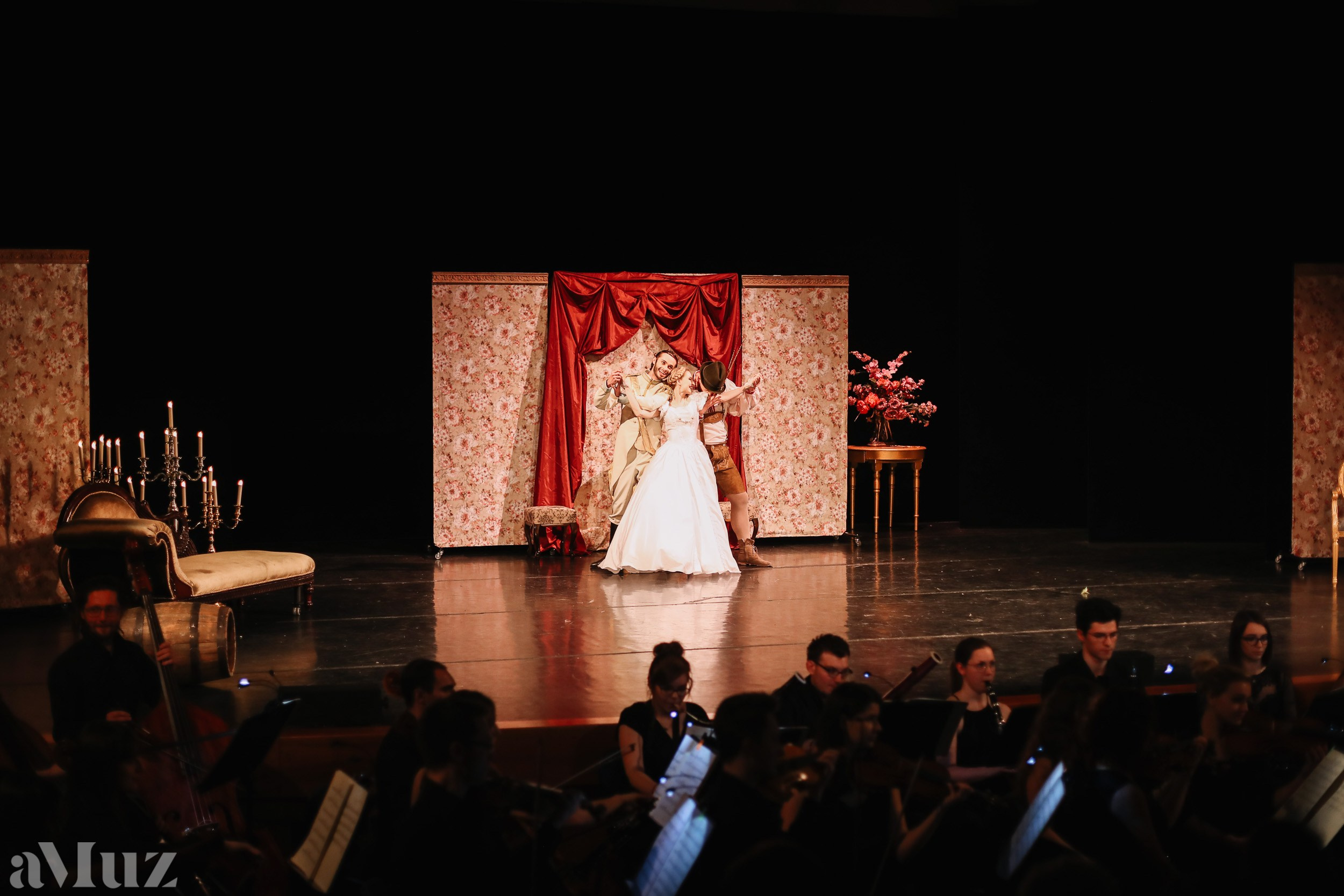 Opera Łąkowa. Fotograf Ślubny Warszawa - Sesje Biznesowe Rodzinne Eventy