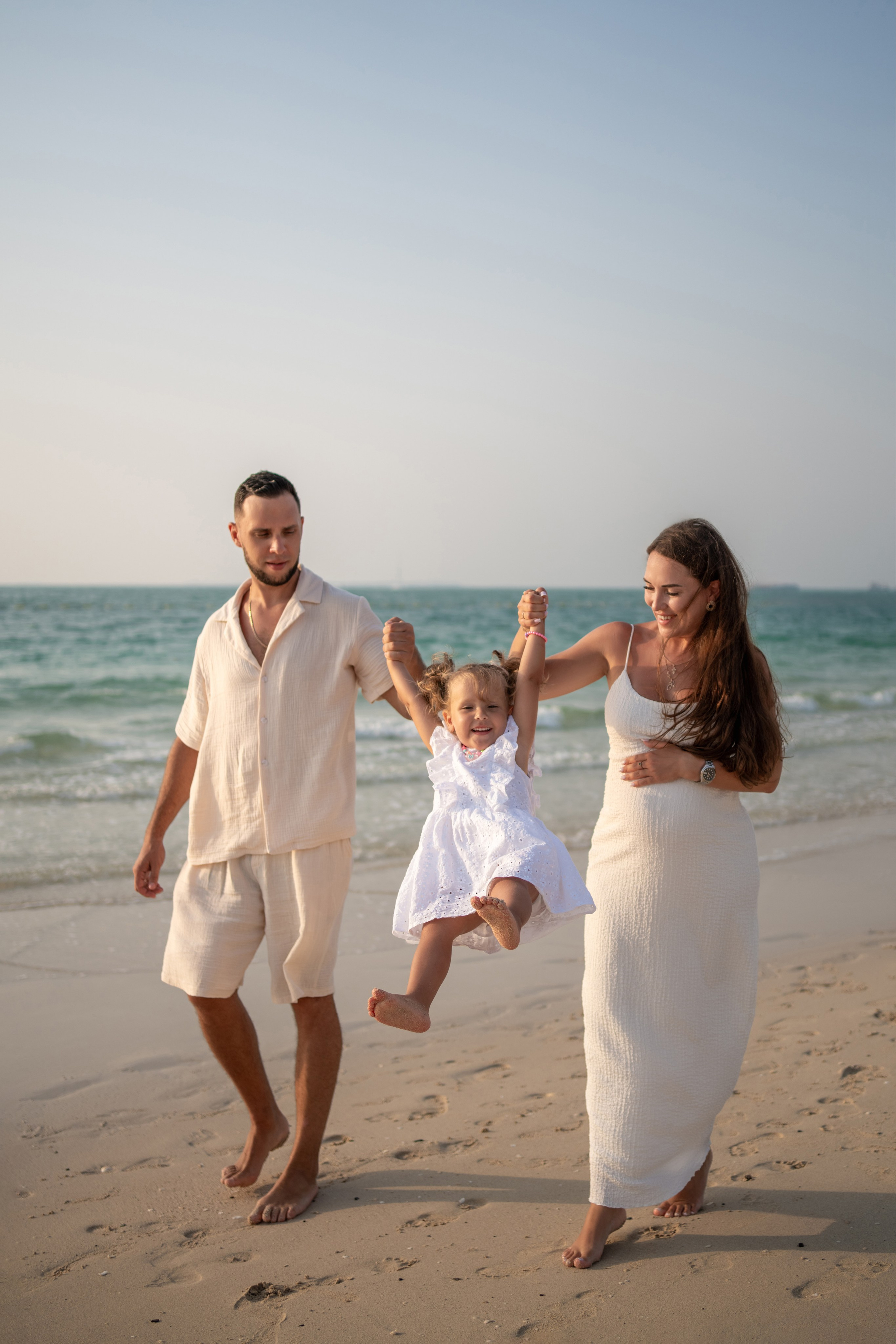 Golden hour, growing love. Angela Iakovleva — Family Photographer in Dubai
