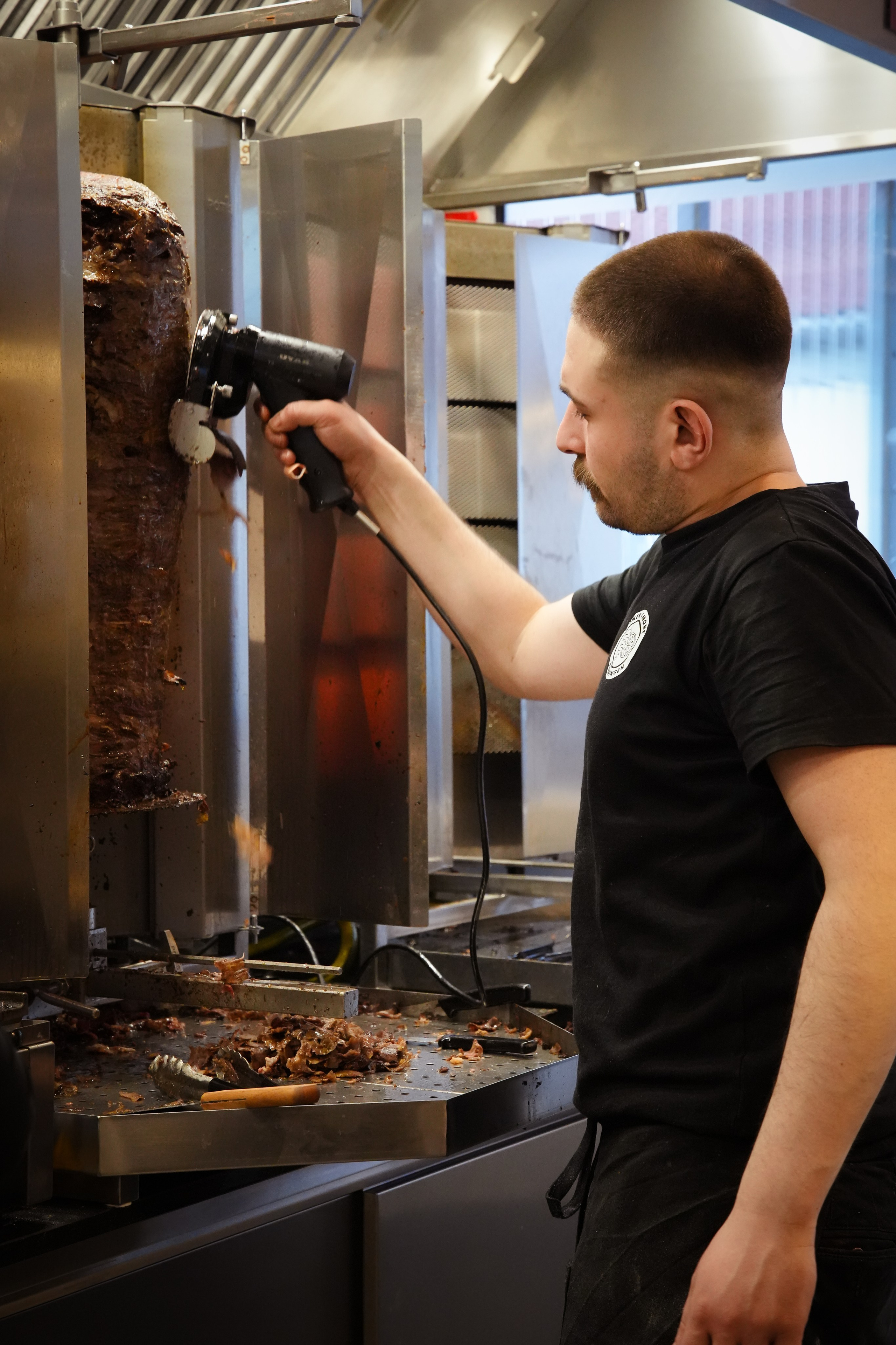 „Eröffnung-Dönerladen“. Fotografin Yuliia Turinina in Stuttgart