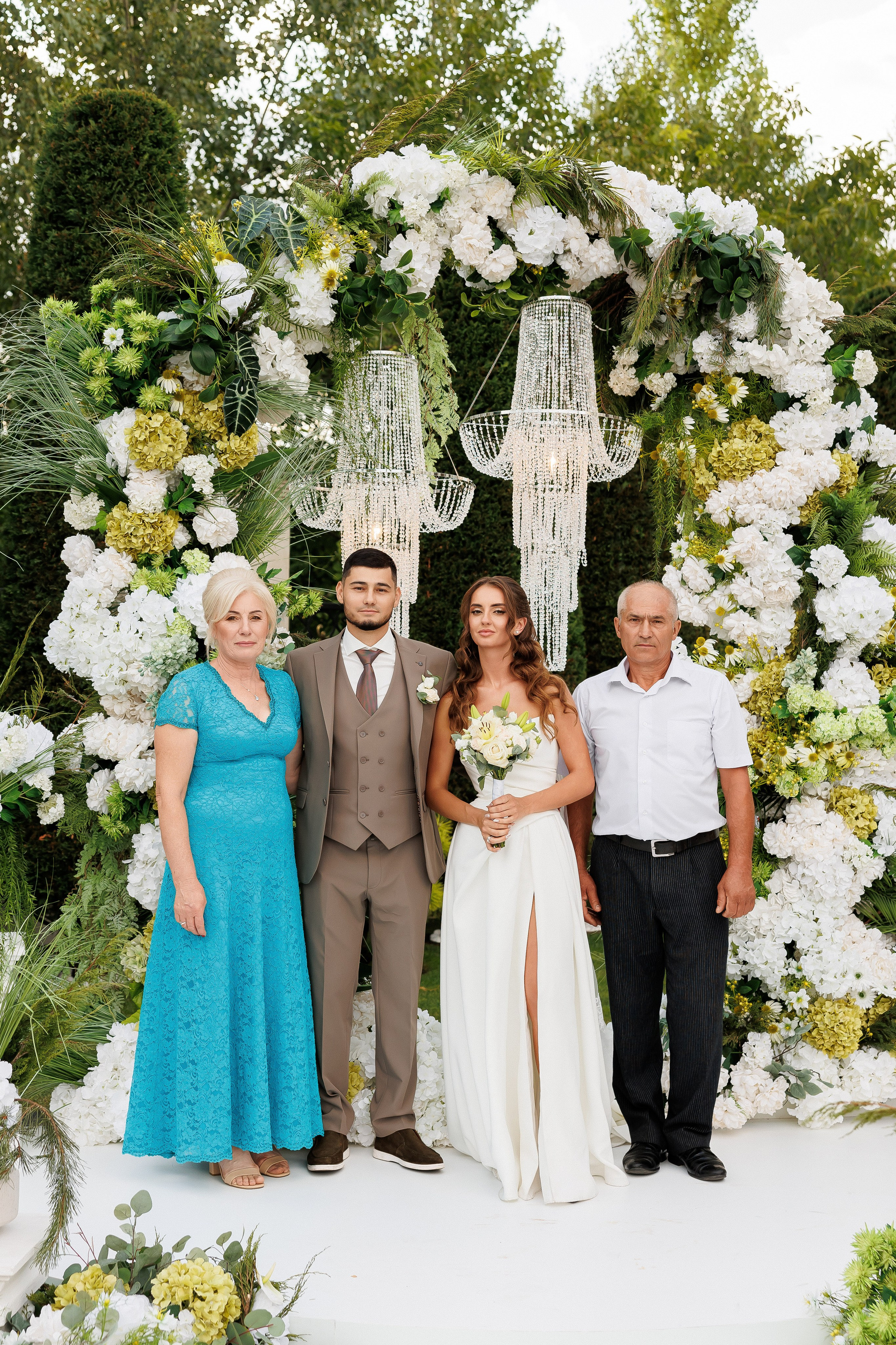 Eugen & Livia — Grand Elysee — Wedding Day. Servicii Foto și Video 067188353