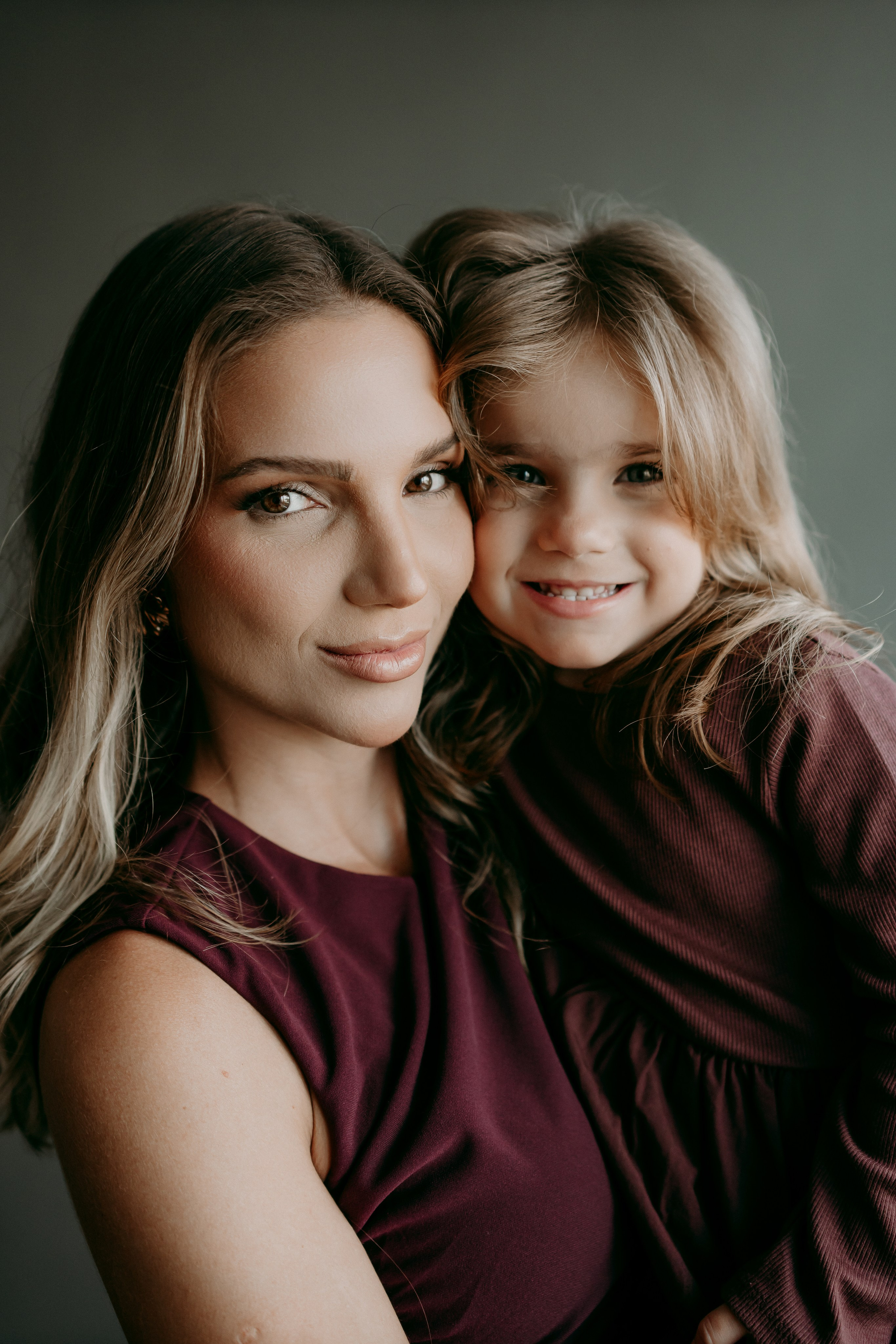 Ensaio Estudio. Filmes e fotos de parto e família com estética cinematográfica