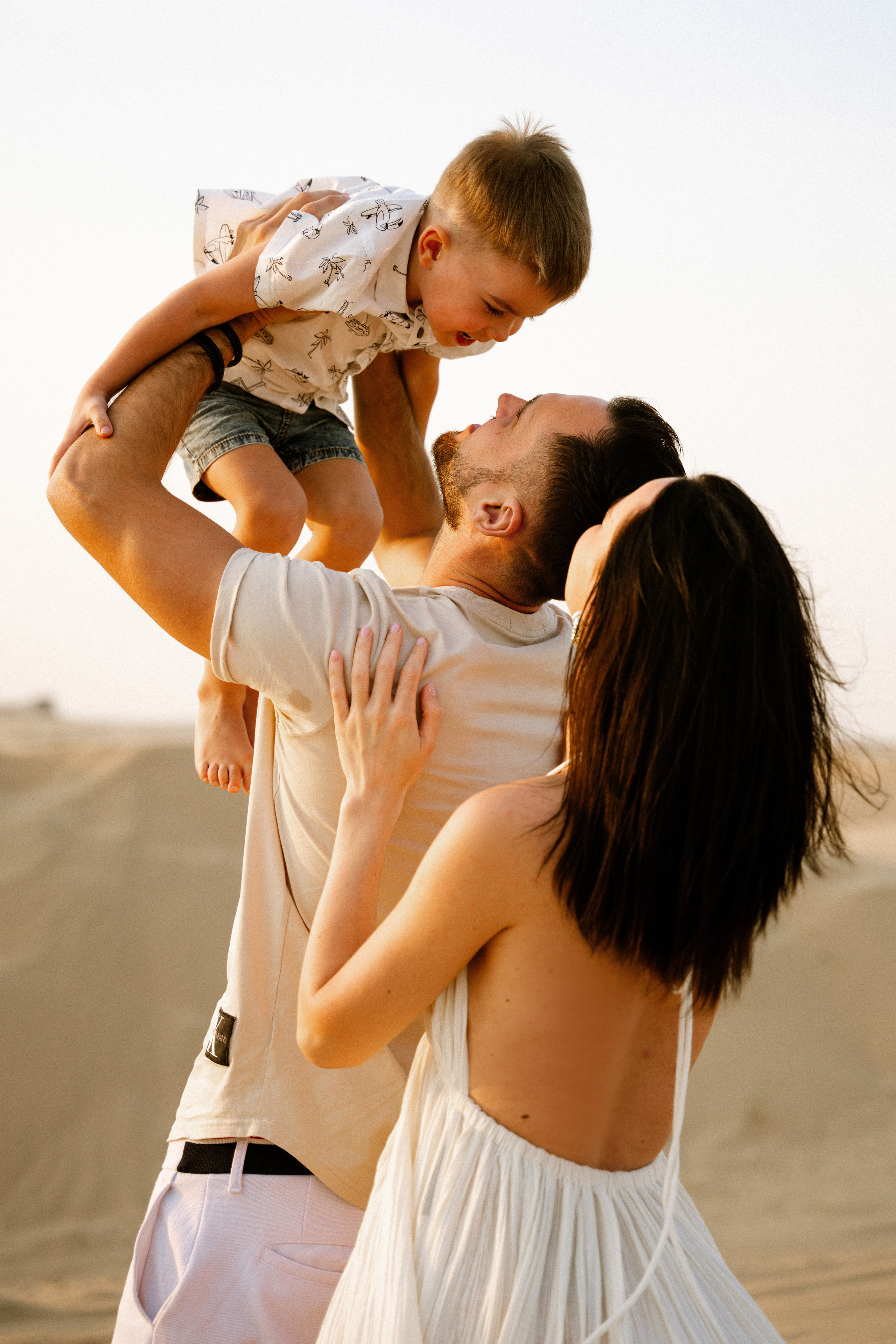 Desert play and fun. Angela Iakovleva — Family Photographer in Dubai