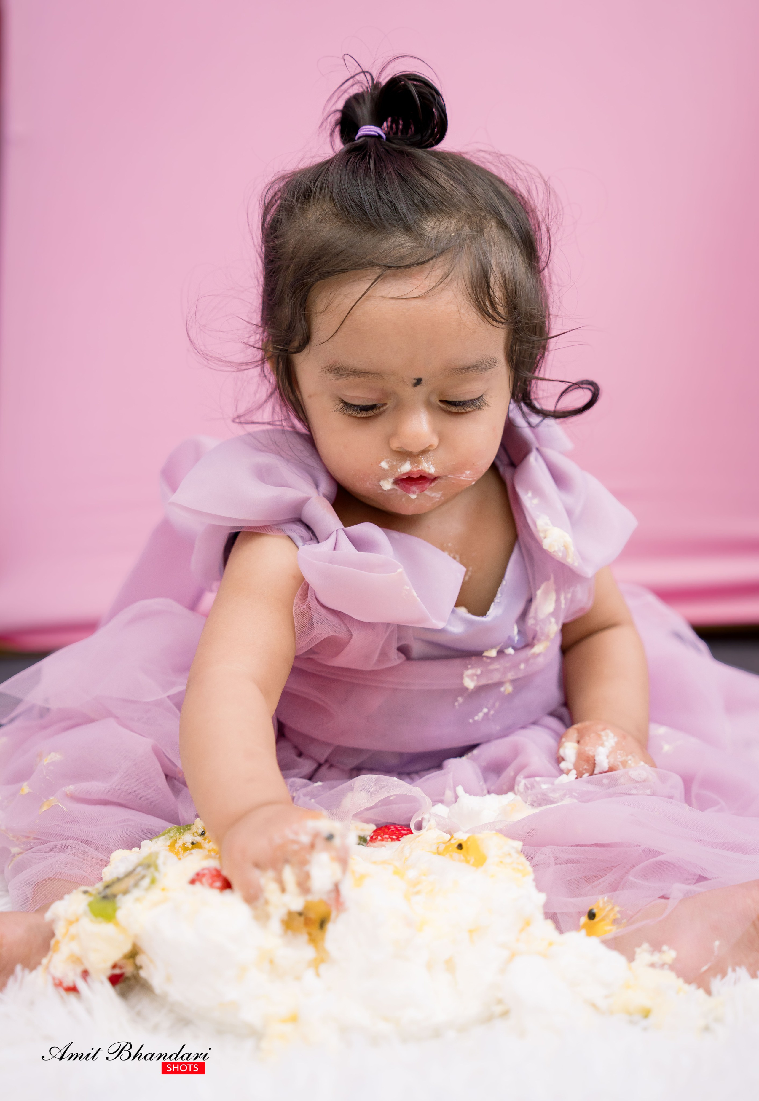 Yuhana’s Cake Smash Session. Freelance Photographer in Newcastle & Central Coast