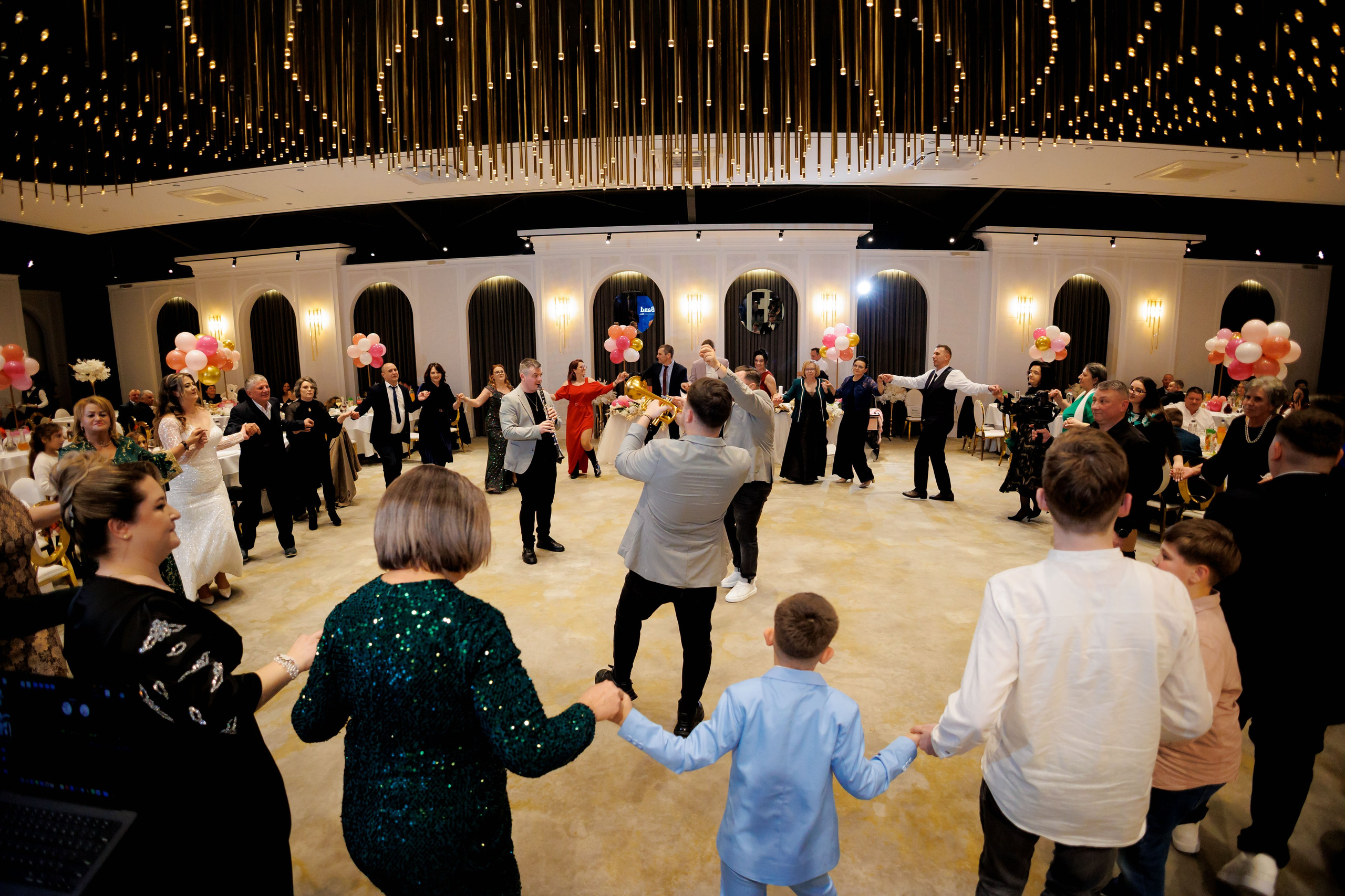 Povestea voastră, regizată de noi |Cristi Turculet Videograf Nuntă Suceava | wedding highlight. Servicii foto-video profesionale, pentru momente de neuitat