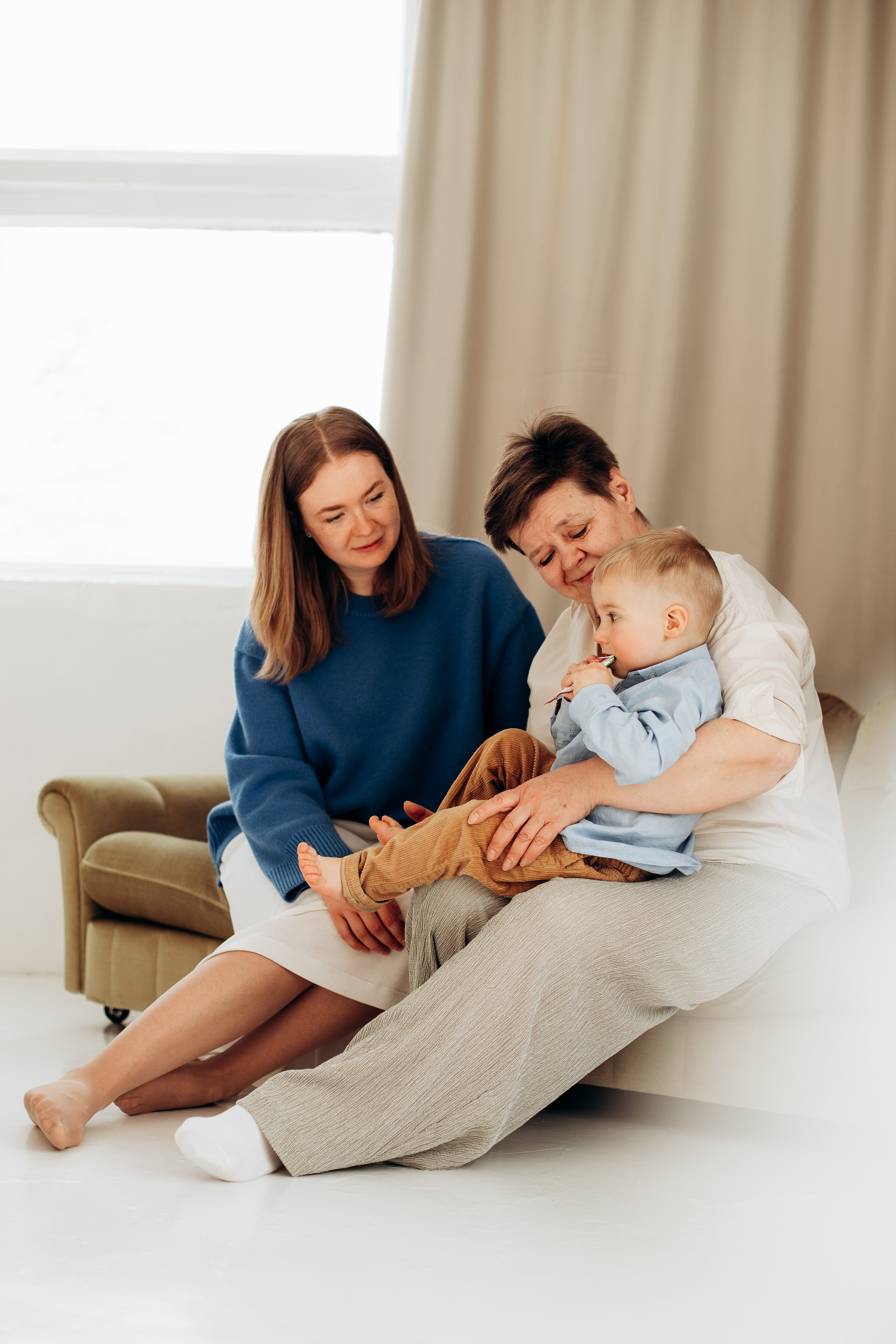 Аня, Ира и Миша. Главная