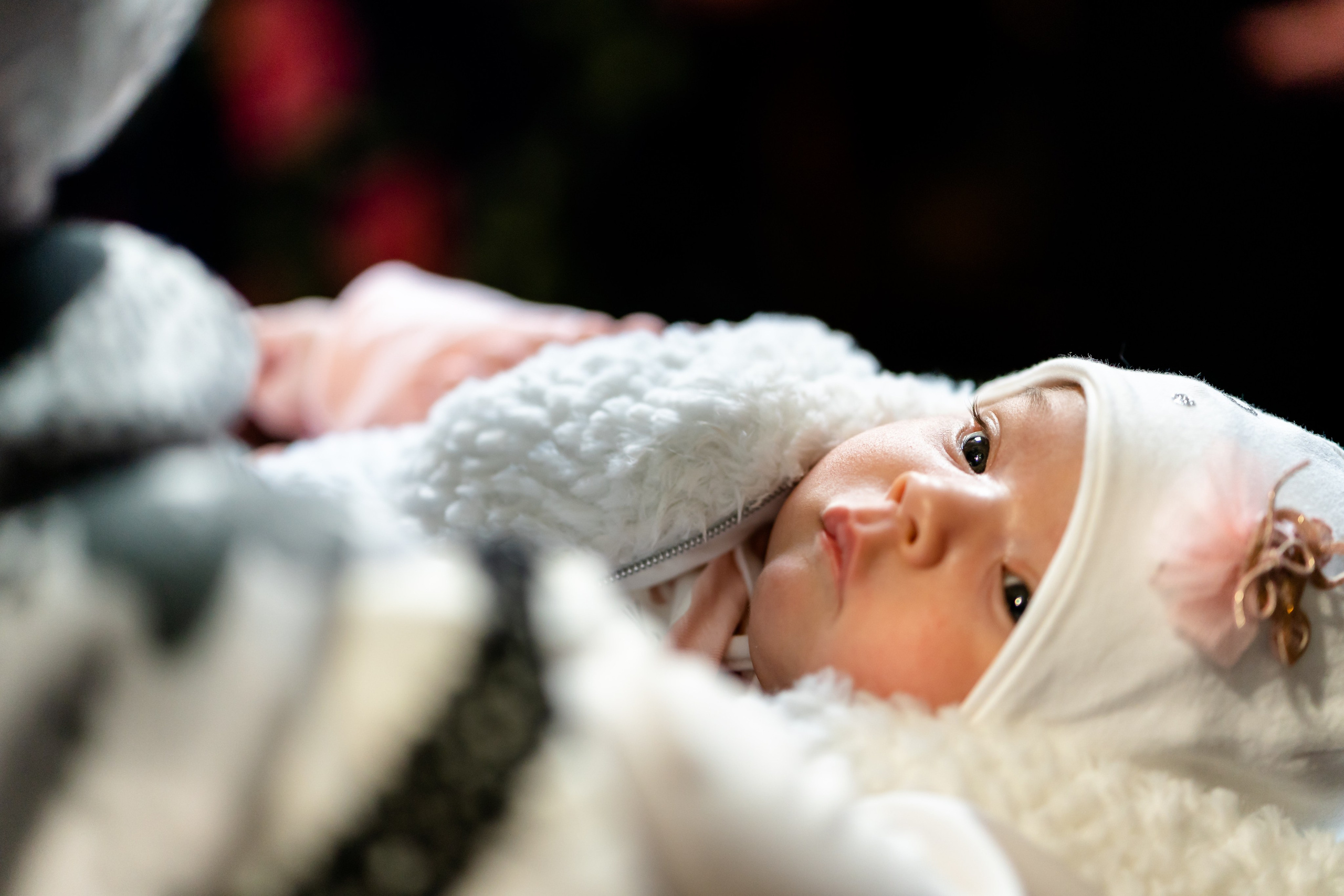 “Bebeluș botezat în biserică, ținut în brațe de nași”	•	“Detaliu cu lumânarea de botez decorată cu flori albe”	•	“Părinți emoționați alături de copilul lor la ceremonia de botez”	•	“Masa festivă de botez cu decor tematic și tort personalizat”	•	“Momentul în care preotul toarnă apă sfințită pe fruntea bebelușului”	“Bebeluș în rochie albă de botez, zâmbind în brațele mamei”	•	“Detaliu cu cruciulița de botez așezată pe o pernă de satin”	•	“Părinți și nași aprinzând lumânările în timpul ceremoniei de botez”	•	“Tort de botez decorat cu figurine tematice și numele copilului”	•	“Copil botezat dormind liniștit în pătuțul decorat festiv”	•	“Momentul în care preotul binecuvântează copilul în fața altarului”	•	“Invitați adunându-se în jurul mesei festive la petrecerea de botez”	•	“Bebeluș ținând în mână o jucărie personalizată primită la botez”	•	“Familie fericită pozând împreună după ceremonia de botez”	•	“Decor tematic cu baloane și flori la locația petrecerii de botez” fotograf Botoșani fotograf evenimente fotograf botez Alin Chirila fotograf alinofotostudio,- Preotul ținându-l pe micuțul Mathias Gabriel la botez, în biserica Înălțarea Domnului, Copălău  - Detalii de la botezul lui Mathias – lumânare, trusou și icoană  - Familia lui Mathias Gabriel alături de micuț, în ziua botezului  - Portret emoționant cu mama și bebelușul în brațe, în biserică,fotograf profesionist evenimente Botoșani, Iași, Suceava, Fălticeni, Bacău, Pașcani, Roman - AlinoFotoStudio by Alin Chirilă - servicii foto nuntă, botez, cununie, ședințe foto creative, albume personalizate, fotografii emoționante și calitative pentru cele mai importante momente din viață,fotograf nuntă Botoșani Alin Chirilă,  ședință foto botez Iași - AlinoFotoStudio,  servicii fotograf profesionist evenimente Suceava,  fotograf cununie civilă Fălticeni - Alin Chirilă,  album foto nuntă personalizat Bacău.“Bebeluș botezat în biserică, ținut în brațe de nași”	•	“Detaliu cu lumânarea de botez decorată cu flori albe”	•	“Părinți emoționați alături de copilul lor la ceremonia de botez”	•	“Masa festivă de botez cu decor tematic și tort personalizat”	•	“Momentul în care preotul toarnă apă sfințită pe fruntea bebelușului”	“Bebeluș în rochie albă de botez, zâmbind în brațele mamei”	•	“Detaliu cu cruciulița de botez așezată pe o pernă de satin”	•	“Părinți și nași aprinzând lumânările în timpul ceremoniei de botez”	•	“Tort de botez decorat cu figurine tematice și numele copilului”	•	“Copil botezat dormind liniștit în pătuțul decorat festiv”	•	“Momentul în care preotul binecuvântează copilul în fața altarului”	•	“Invitați adunându-se în jurul mesei festive la petrecerea de botez”	•	“Bebeluș ținând în mână o jucărie personalizată primită la botez”	•	“Familie fericită pozând împreună după ceremonia de botez”	•	“Decor tematic cu baloane și flori la locația petrecerii de botez” fotograf Botoșani fotograf evenimente fotograf botez Alin Chirila fotograf alinofotostudio.fotograf botez Amelis Maria, fotografie botez Botoșani, fotograf Alin Chirilă, amintiri botez, fotografii botez, botez Amelis Maria, fotograf copii, fotografie botez în Botoșani,