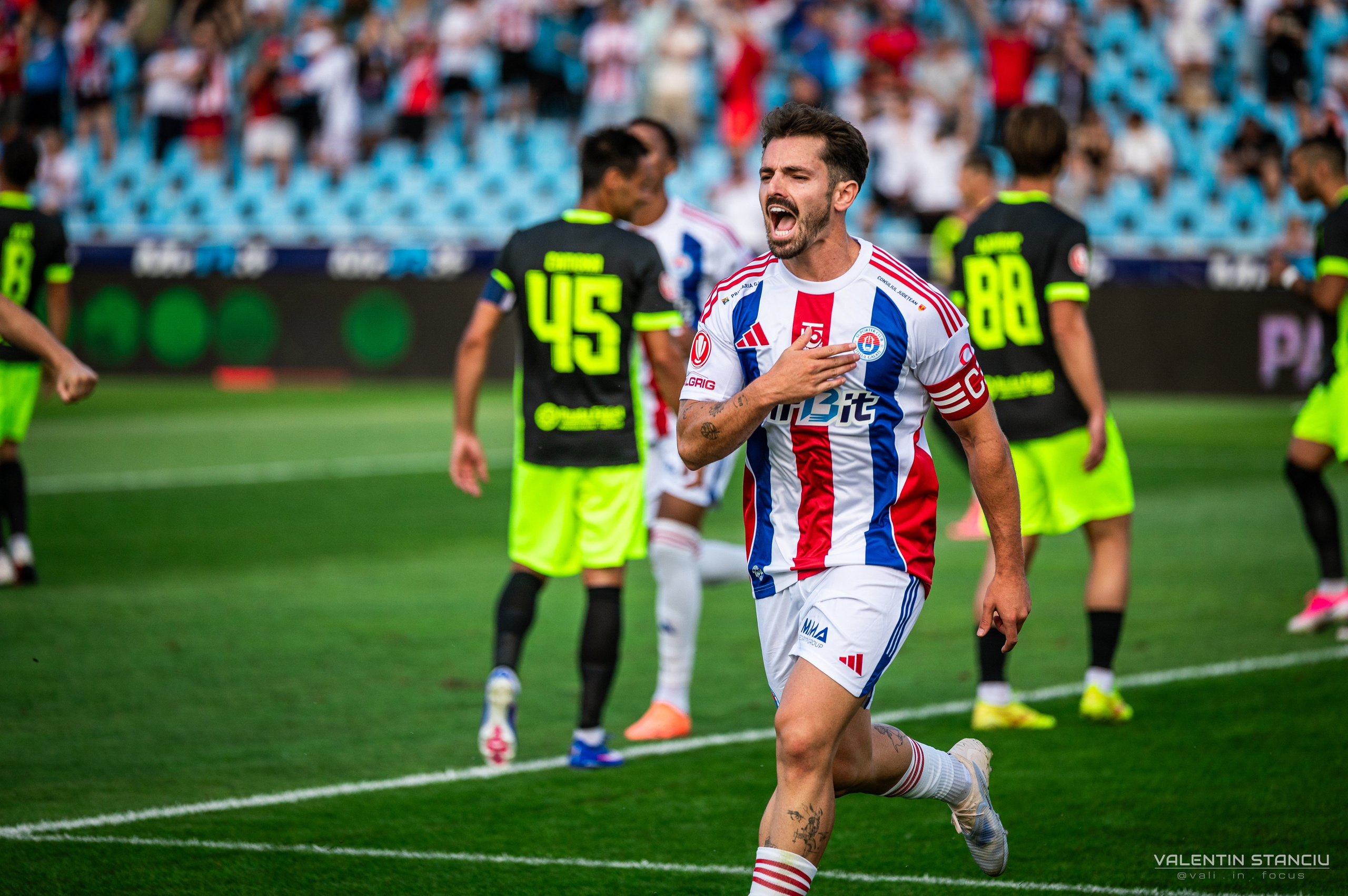 Otelul Galati — CFR Cluj. Fotograf de Sport, Portret, Produs, Corporate, Cultural și Evenimente în Galați | Valentin Stanciu