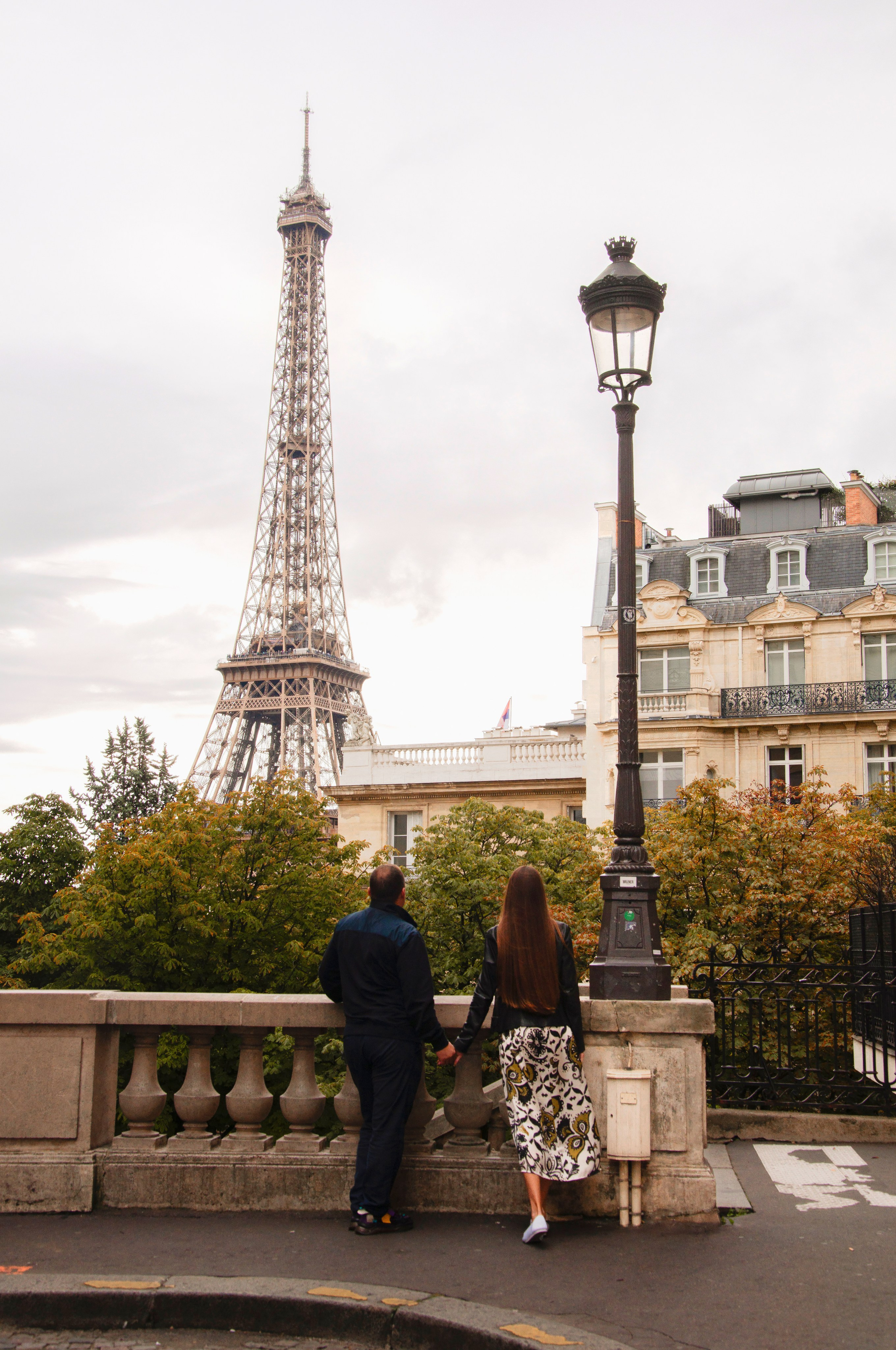 Семейная фотосессия у Эйфелевой башни. Фотограф в Париже Полина Осипова
