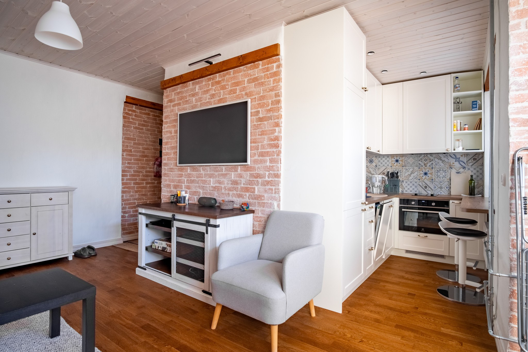 1-room apartment. LOHA VISUALS — AUTOMOTIVE PHOTOGRAPHY