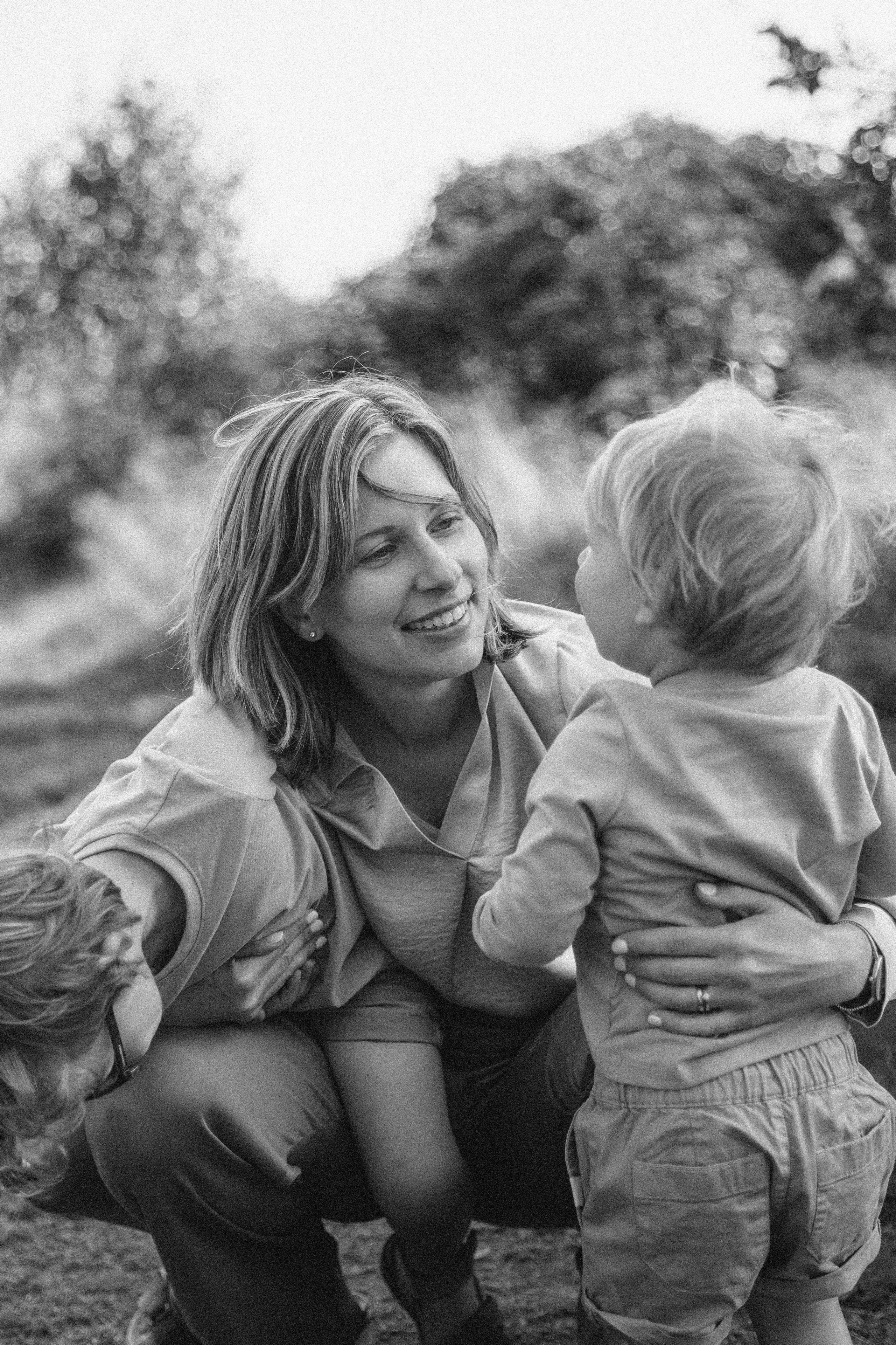 Семья из четырех, фотосессия в лесу. True self