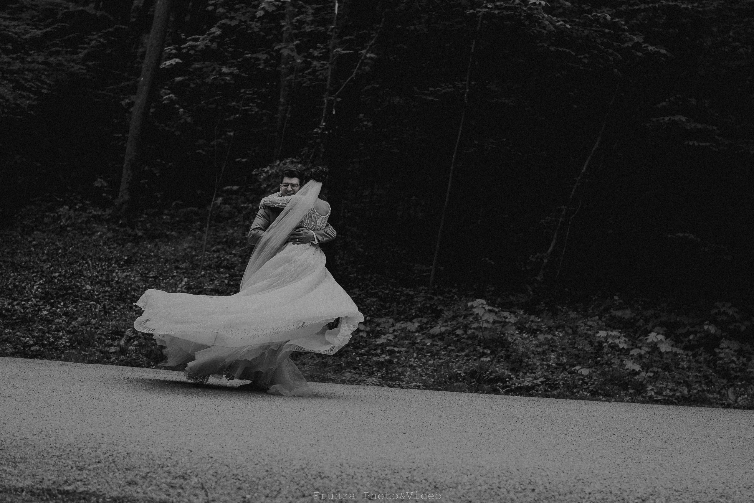 Diana & Cristian / Trash the dress. Foto / Video nunta Deva, Hunedoara