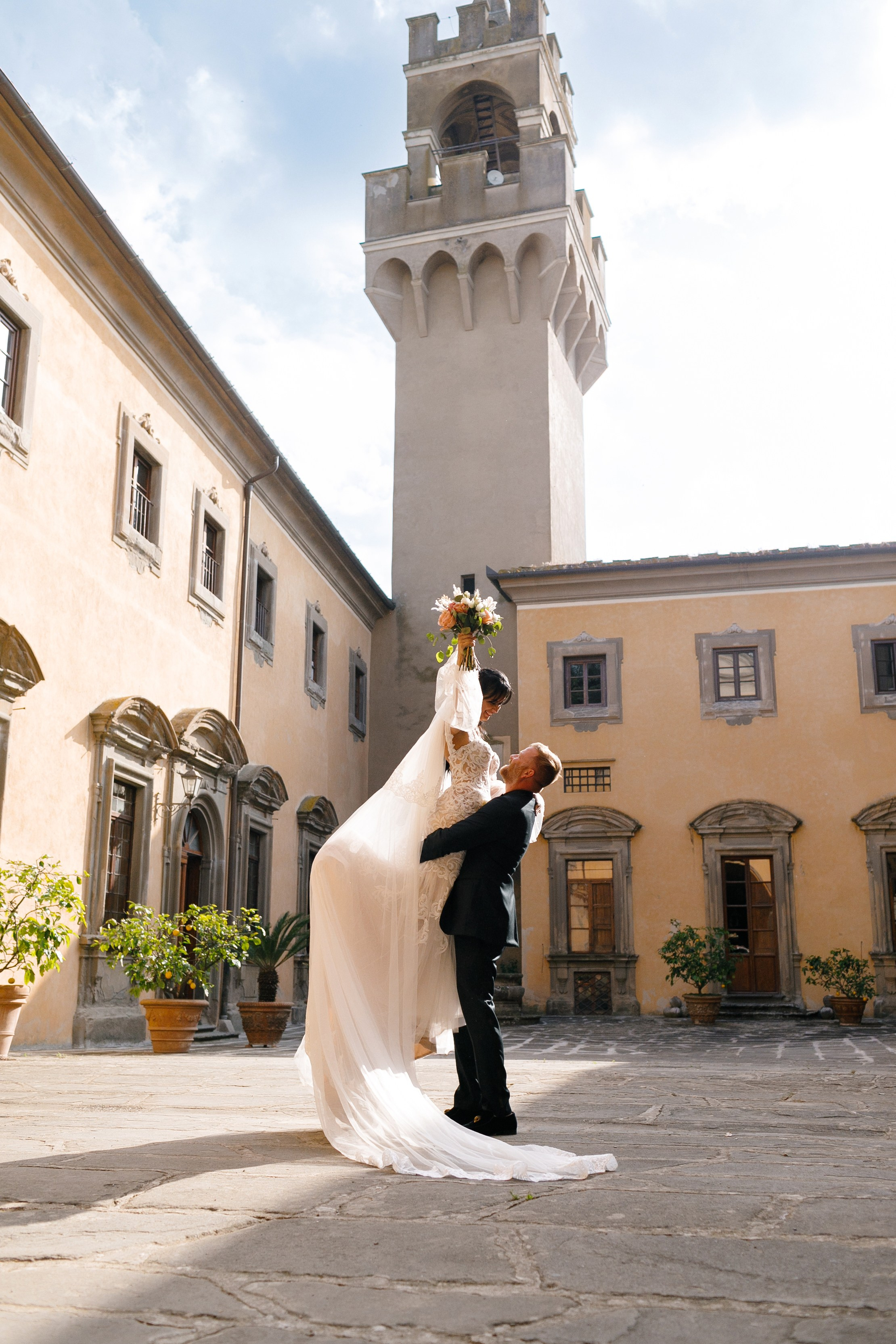 Tuscany Castello di Montegufoni wedding. Iurkovski PHOTOGRAPHY in Europe. Luxury destination weddings and events