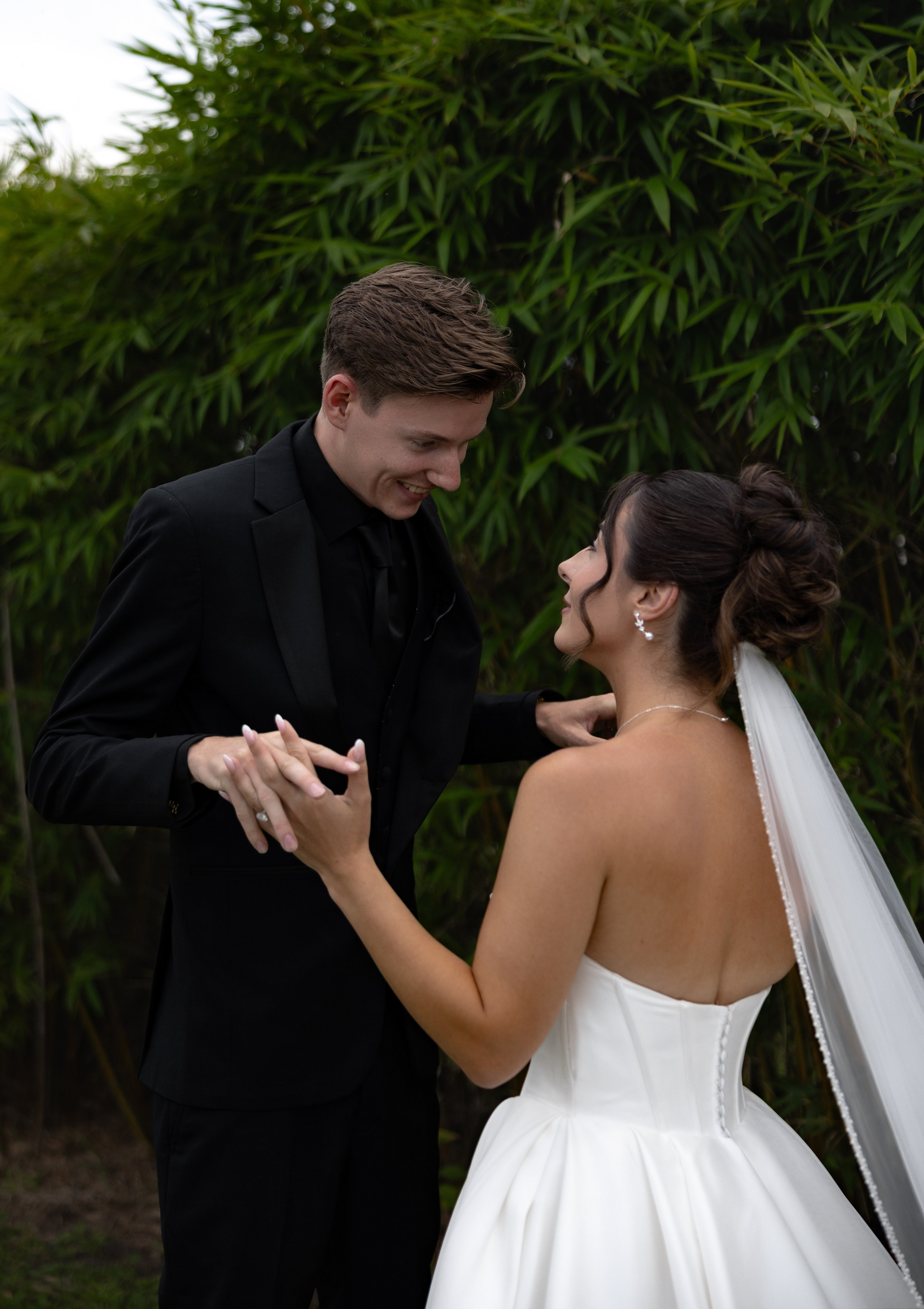 Alexsa and Robert. Ever After Farm Peach. Photographer Anastasia Nagibina