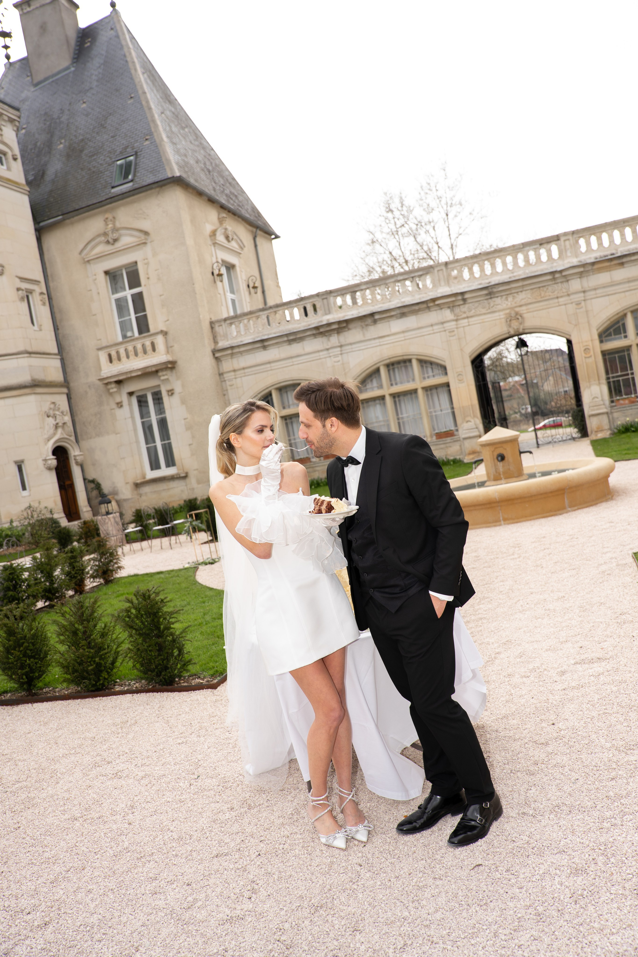 Chateau elopement inspiration. Wedding photographer in Paris Oksana Shum