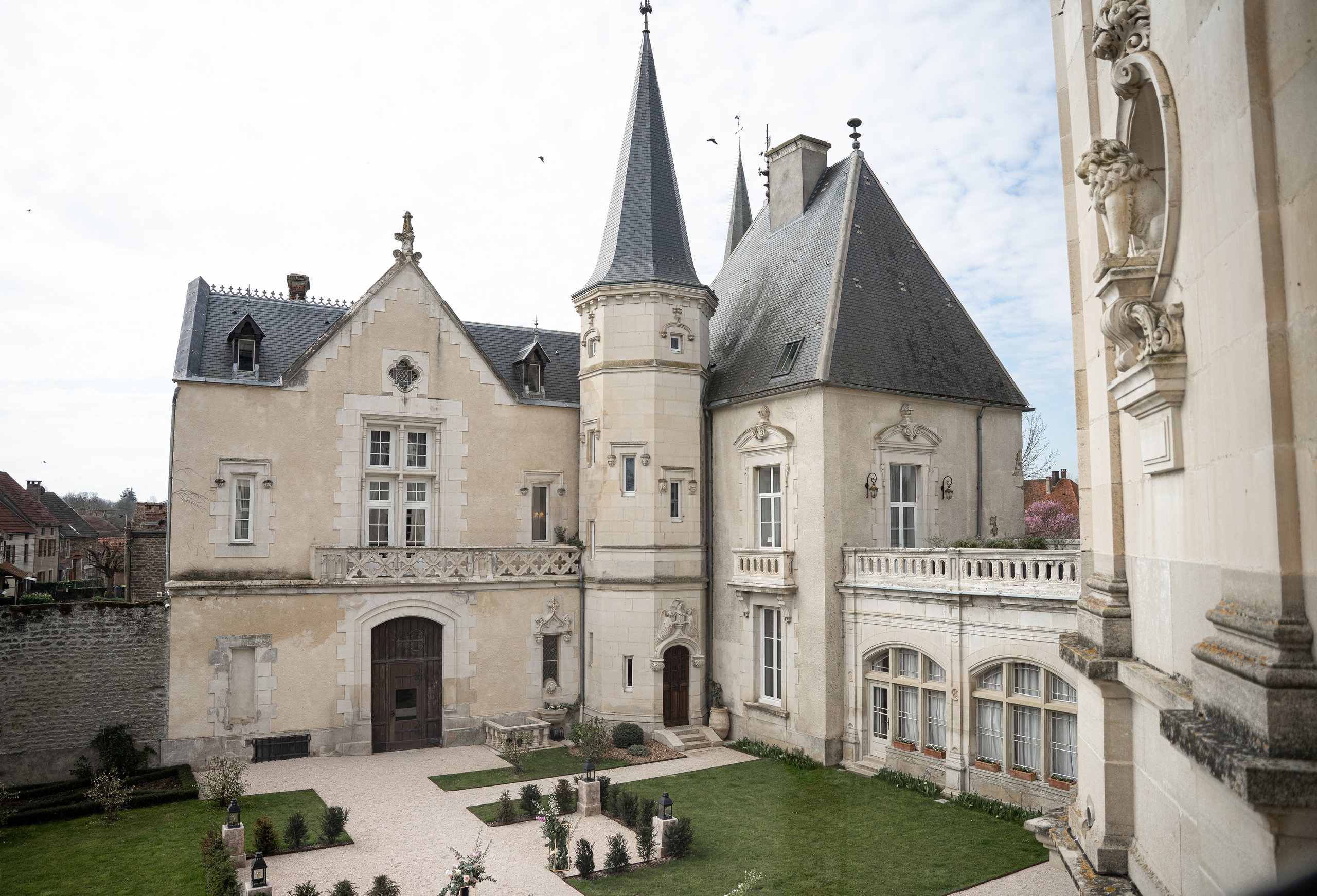 Chateau elopement inspiration. Wedding photographer in Paris Oksana Shum