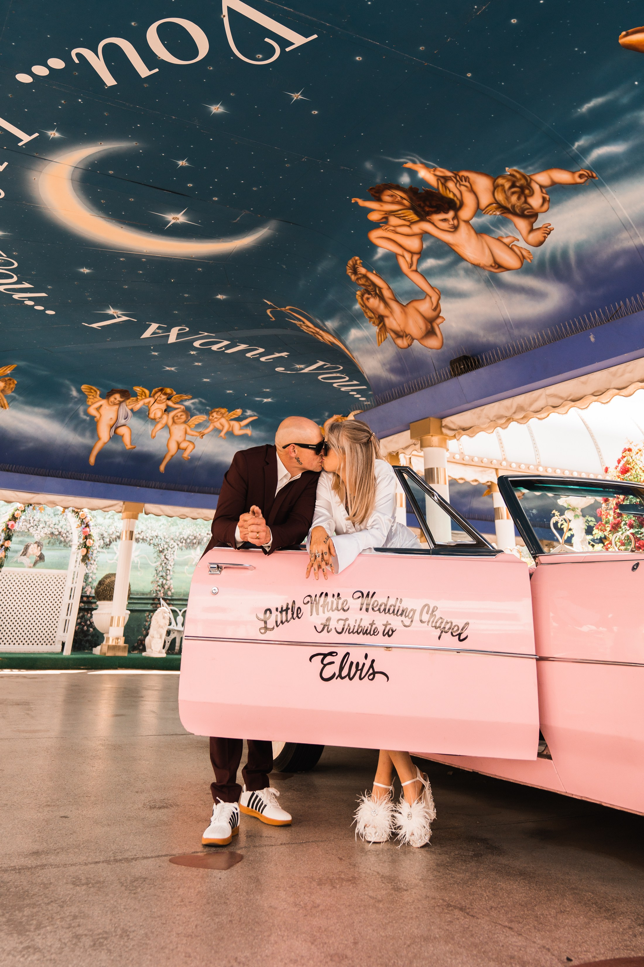 E&E. Wedding & elopement photographer Viktoriya Kravtsov. Las Vegas