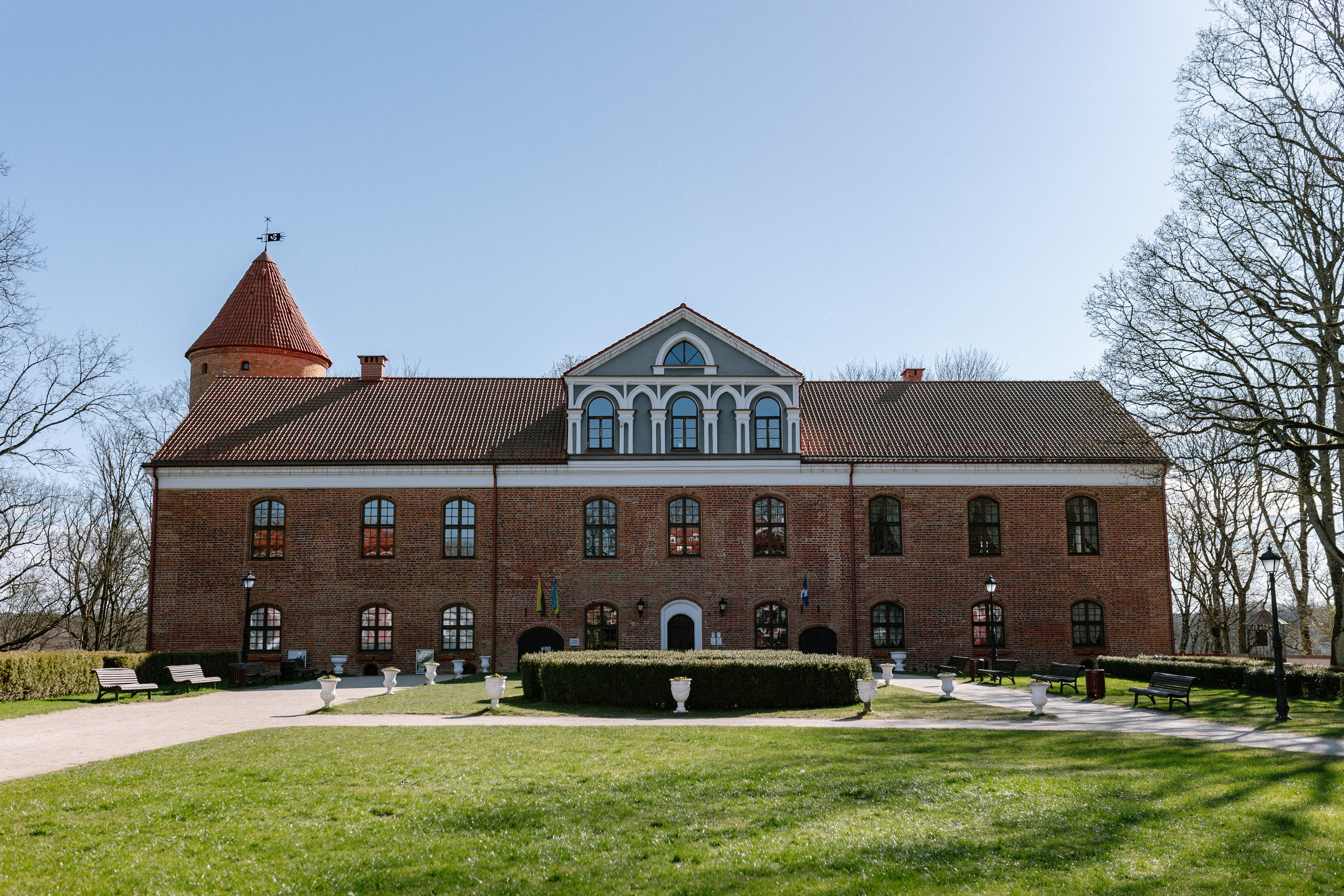 Monika ir Vytautas — miestu alsuojanti trumpa jaunųjų fotosesija Kaune