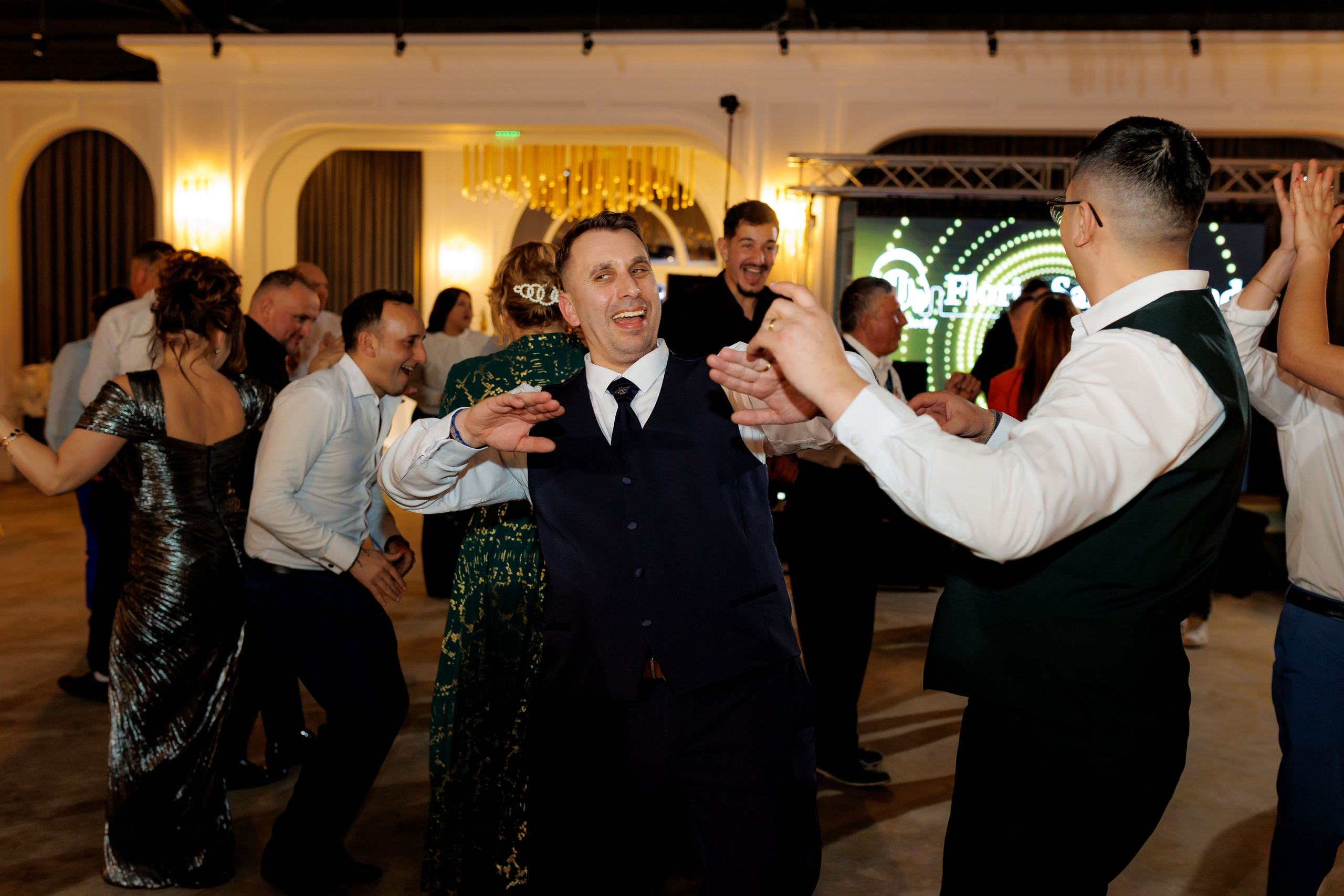 Povestea voastră, regizată de noi |Cristi Turculet Videograf Nuntă Suceava | wedding highlight. Servicii foto-video profesionale, pentru momente de neuitat