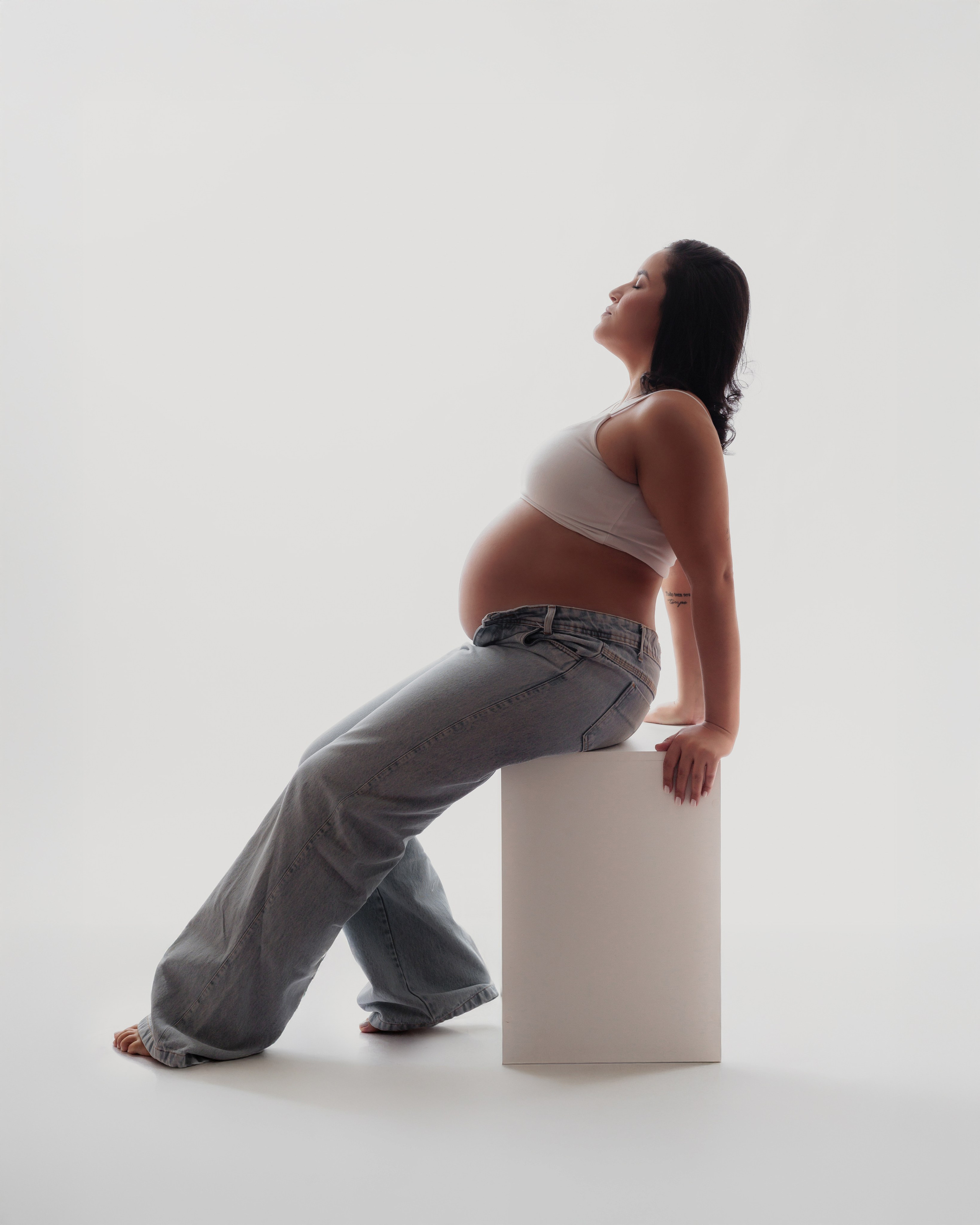 2025 | Beatriz — Gestante — Estudio. Denis Damasceno | Fotografia