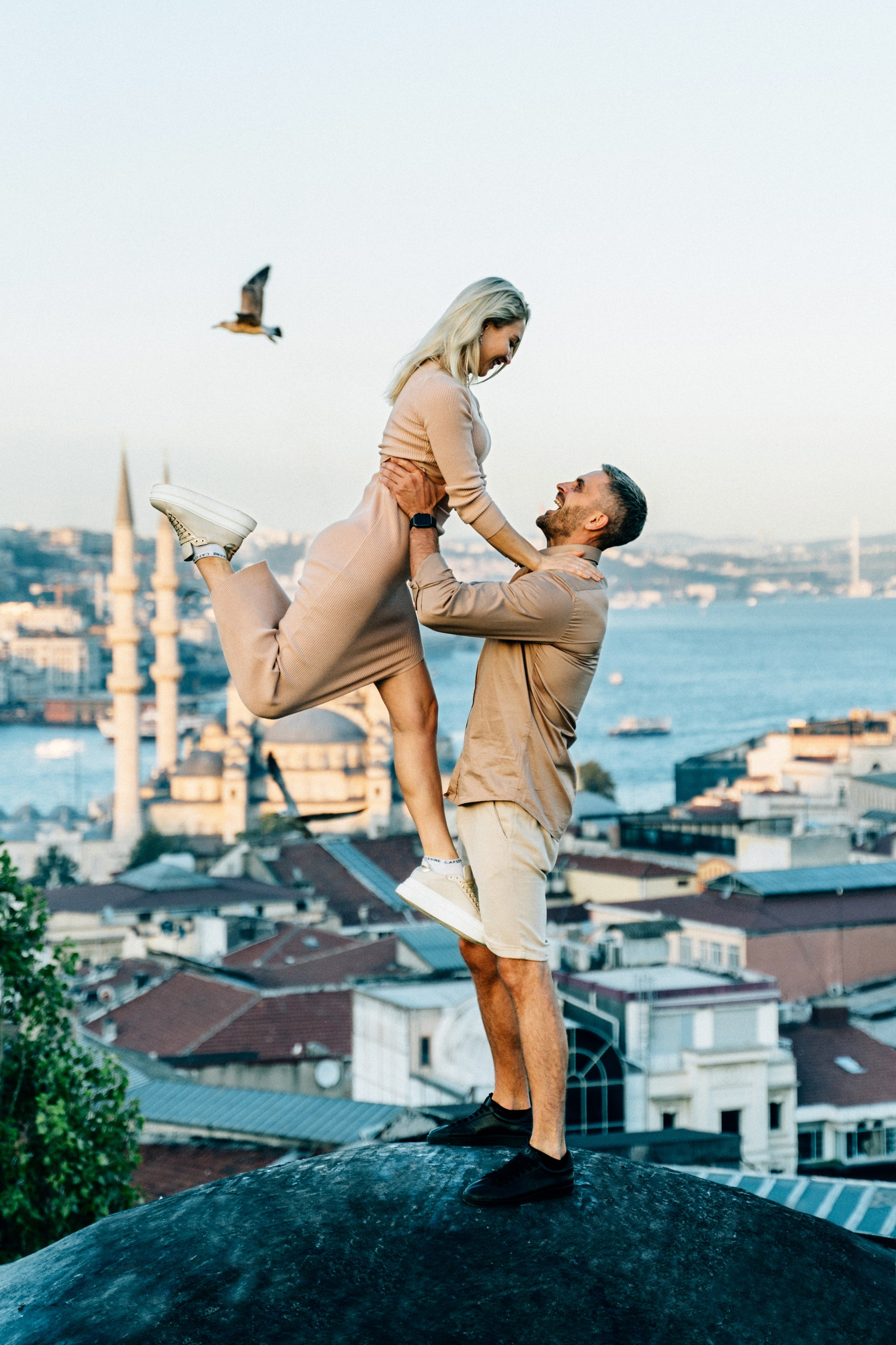 Места для фотосессий в Стамбуле на крыше с чайками