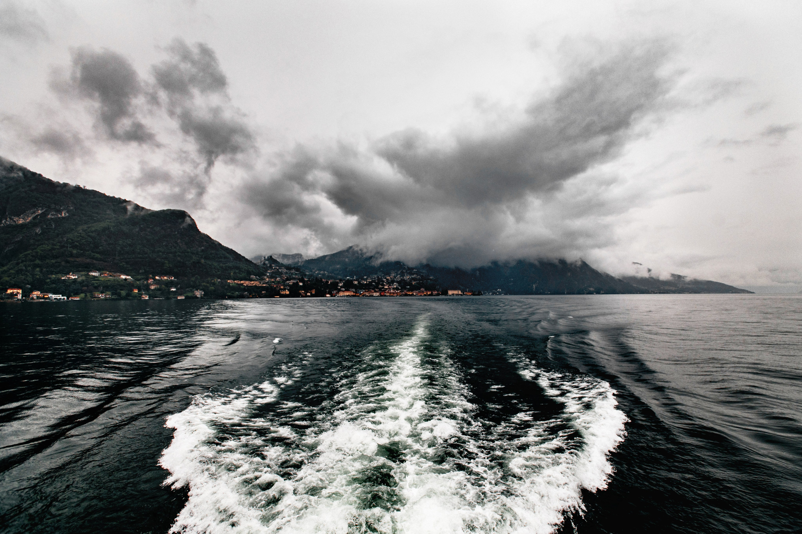 Como Evghenii. Wedding photographer from Moldova Alexey Chipchiu