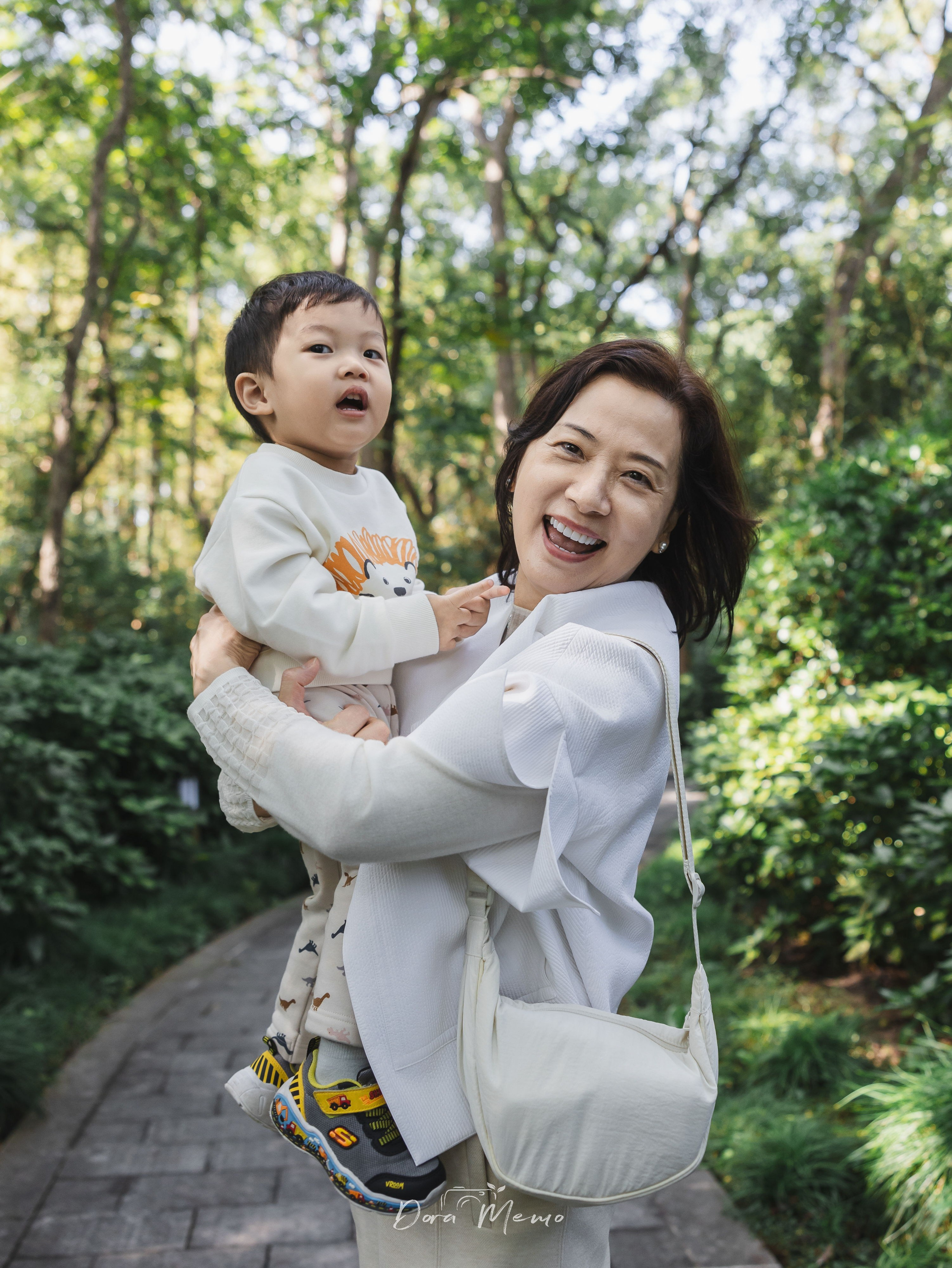 Shanghai Family Photographer | A Sunny Outdoor Family Session with a Two-Year-Old