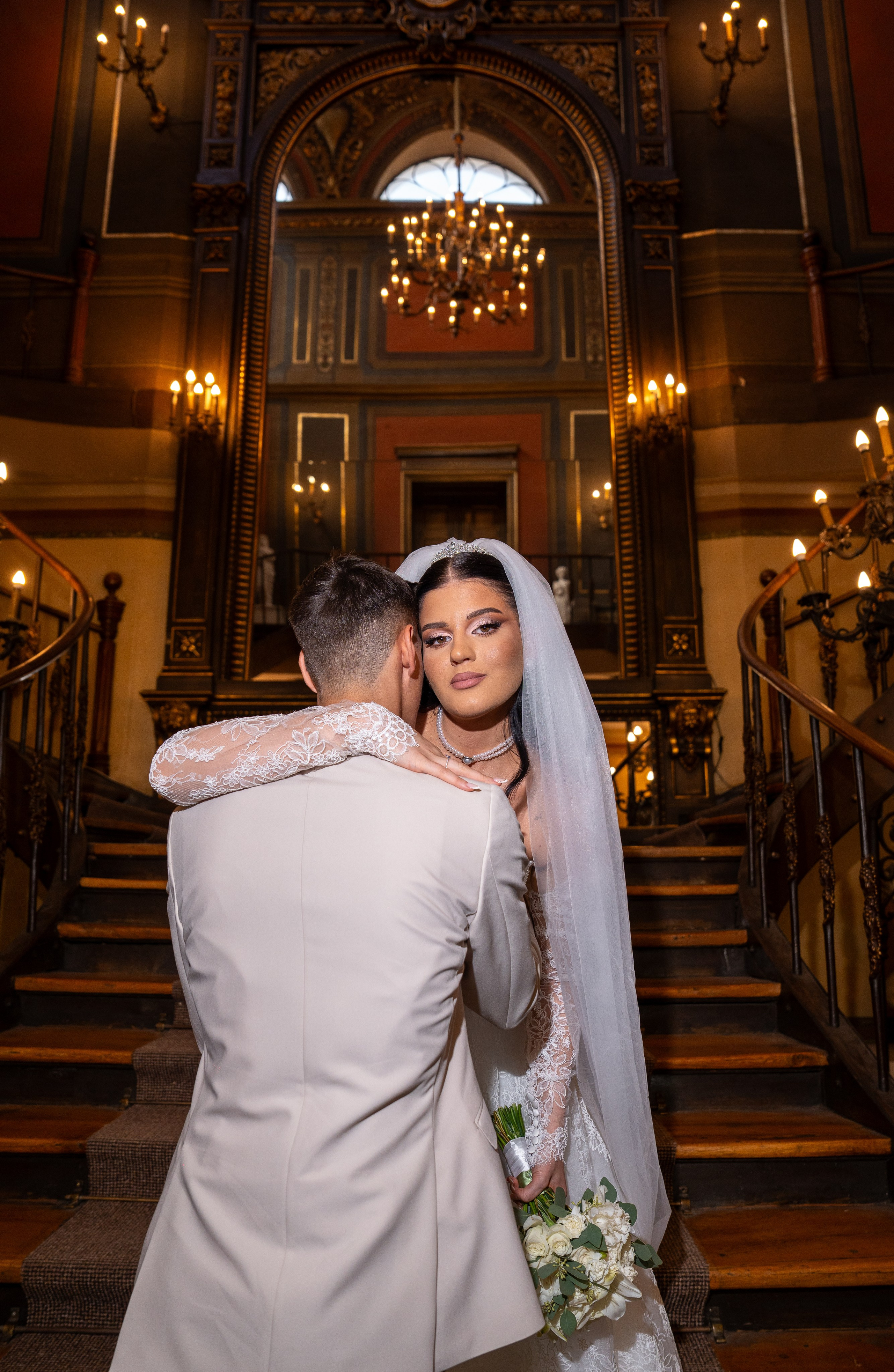Portret elegant cu Diana și Alexandru la Palatul Suțu