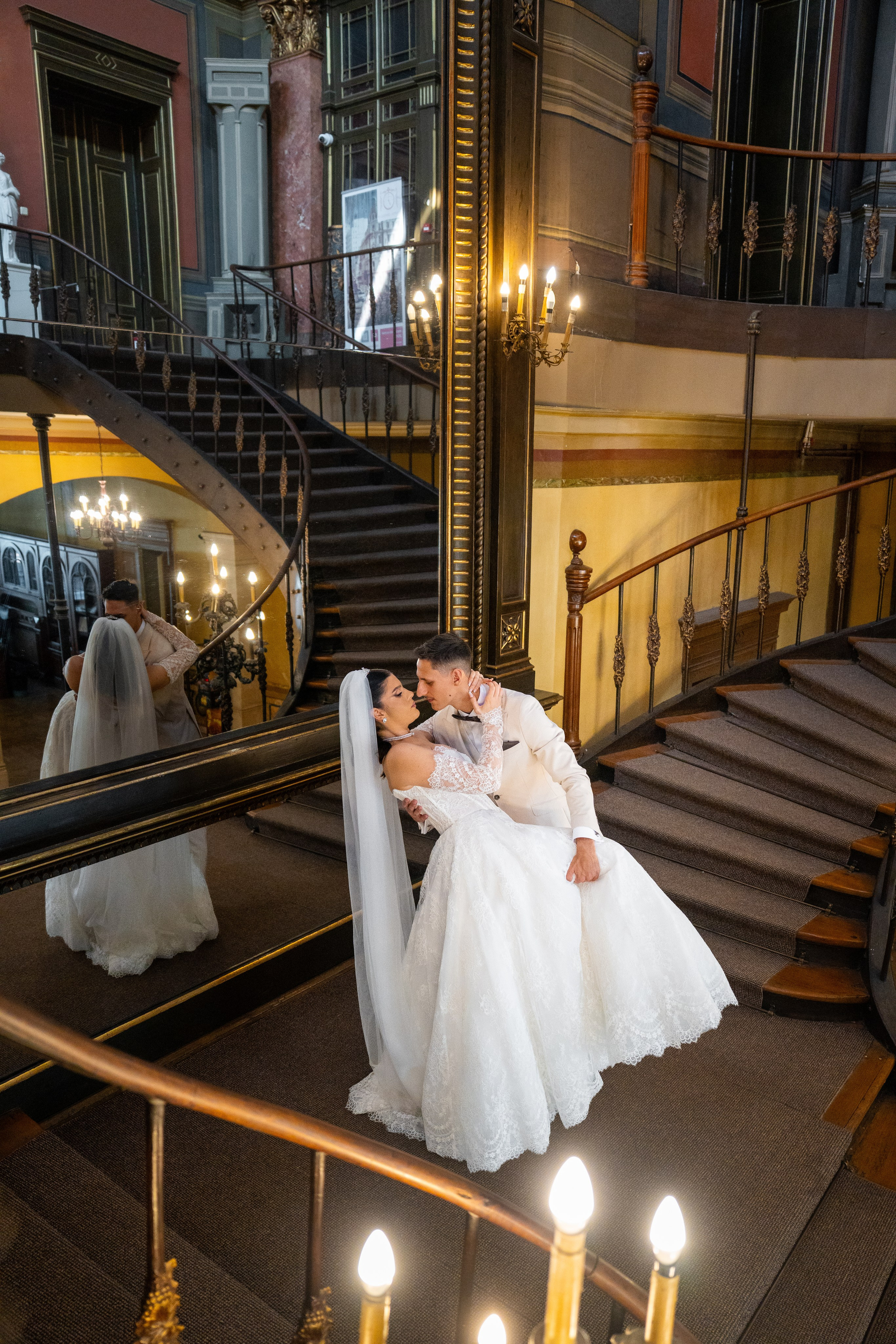 Diana și Alexandru în timpul ședinței foto la Palatul Suțu