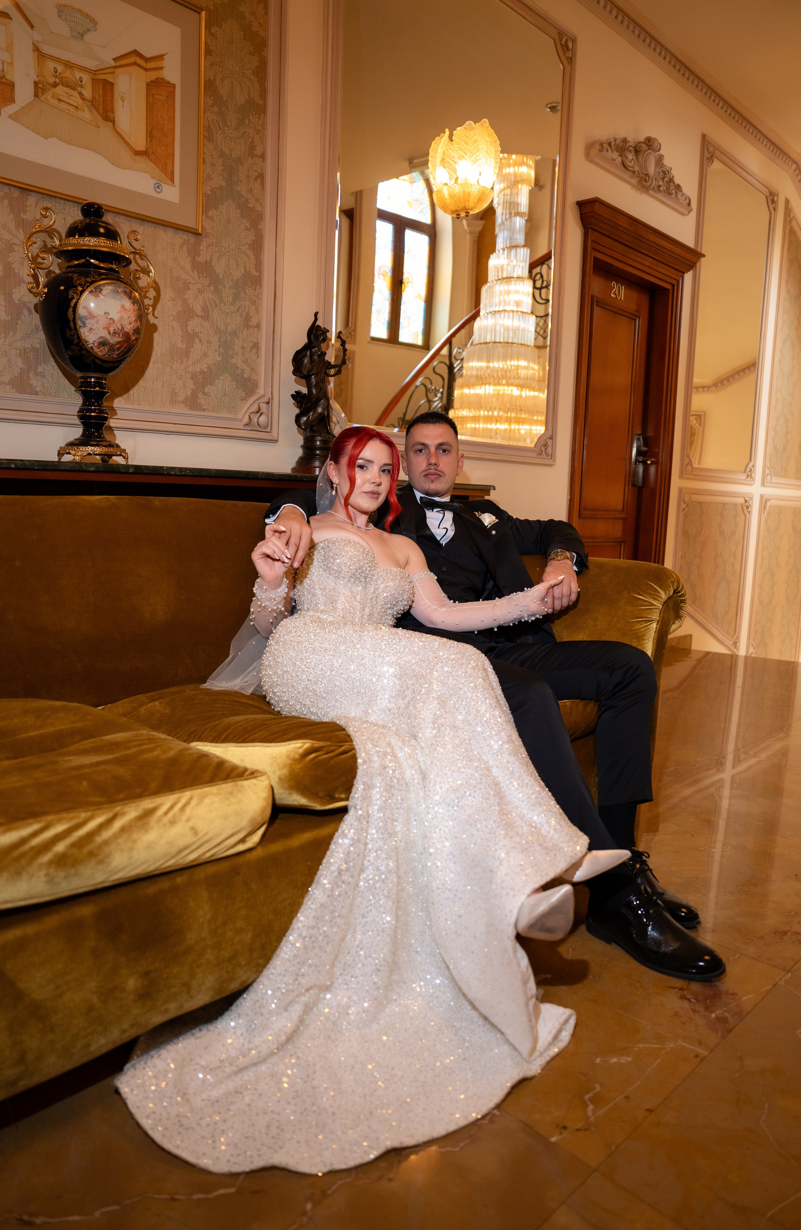 Roxana și Florin în decorul elegant de la Suter Palace București