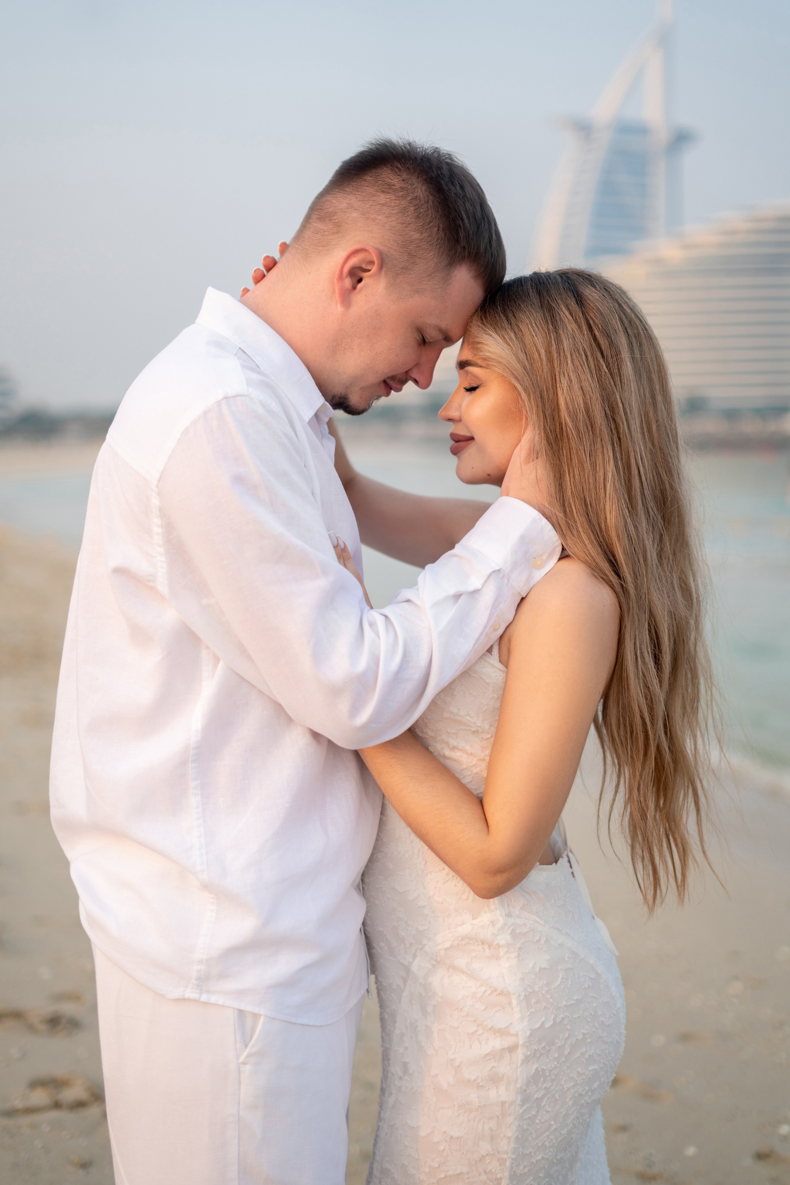 Sea breeze and kisses. Angela Iakovleva — Family Photographer in Dubai