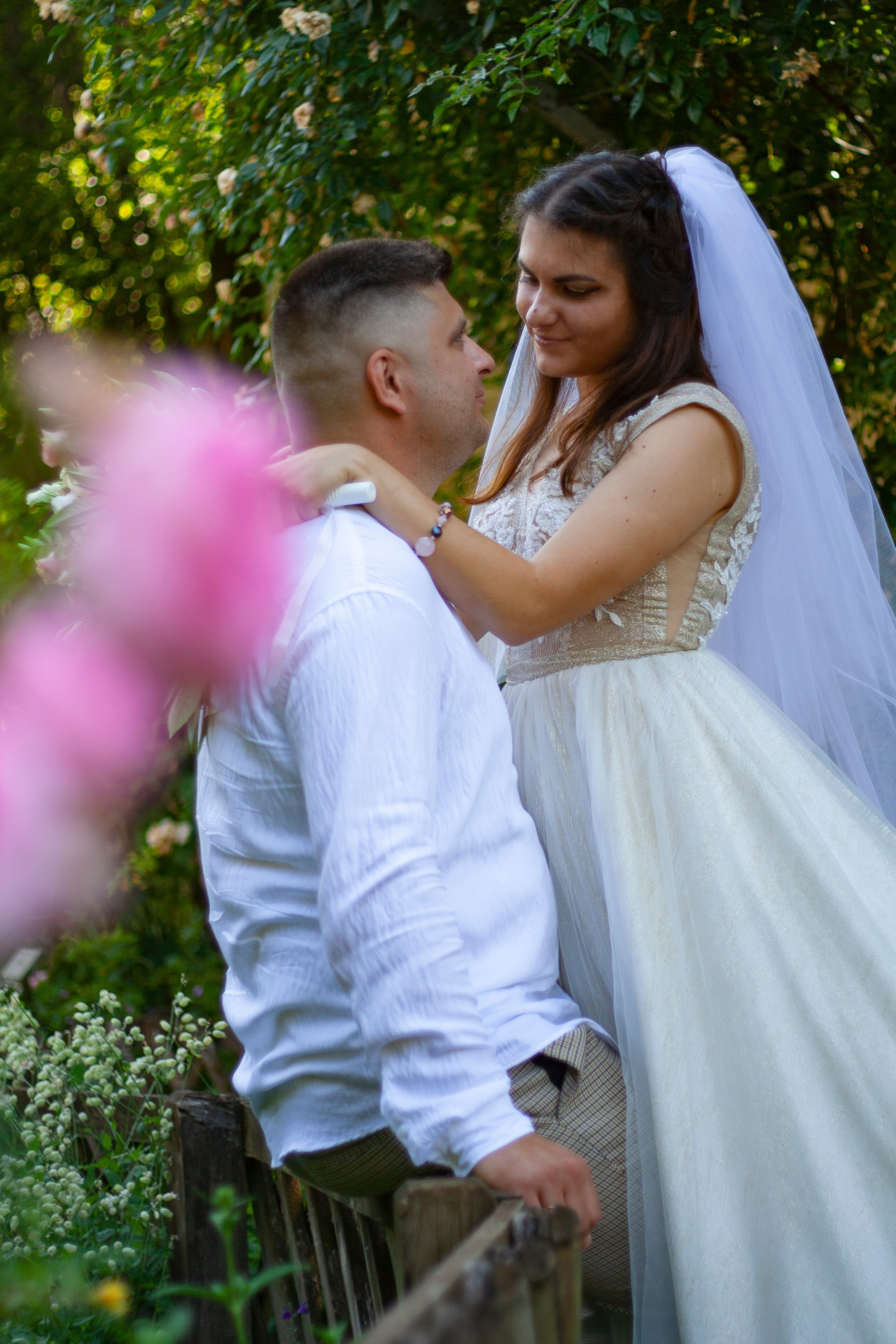 Promenade photo de mariage à Besançon: Julia et Denis. Photographe et graphiste Anastasiia LITVIN - Besançon, France