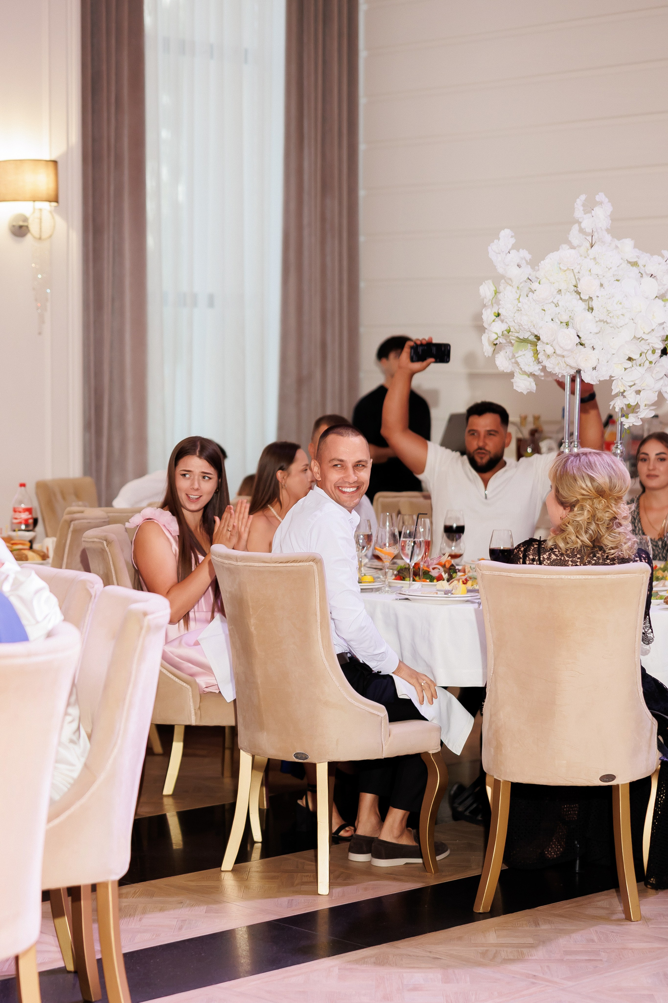 Eugen & Livia — Grand Elysee — Wedding Day. Servicii Foto și Video 067188353