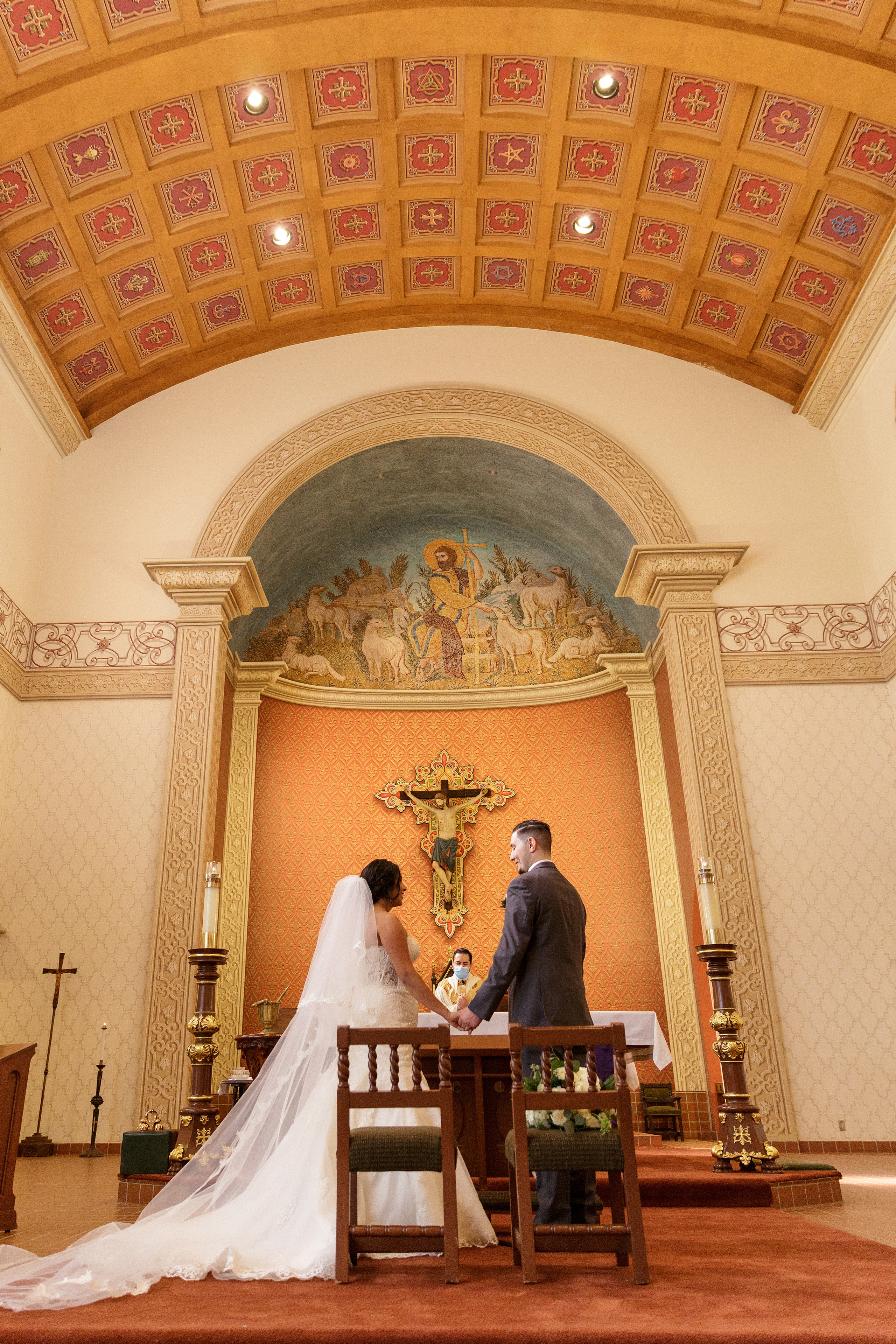 Wedding in St. Augustine Cathedral in Tucson. Anastasia Post: Wedding and Editorial Photography