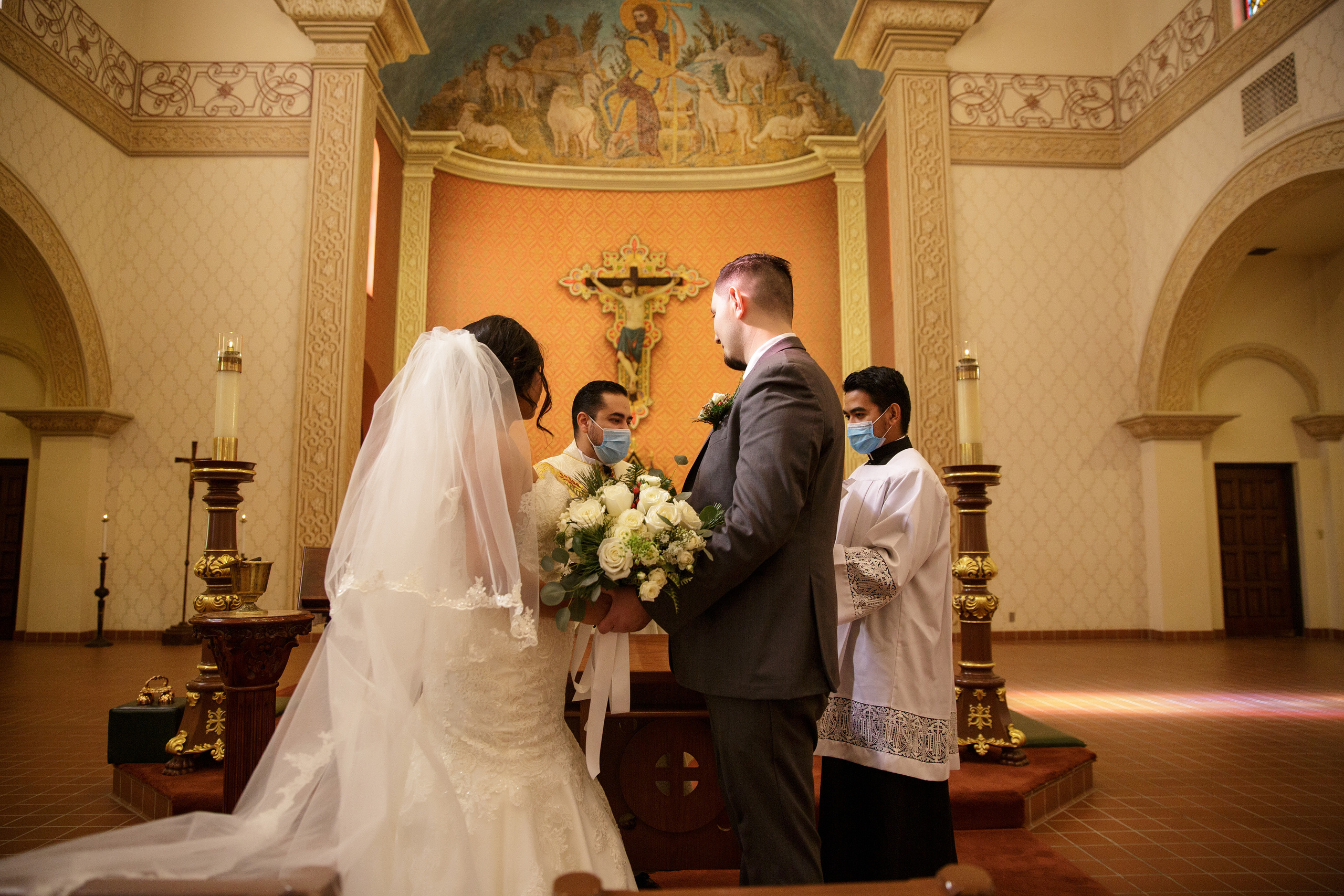 Wedding in St. Augustine Cathedral in Tucson. Anastasia Post: Wedding and Editorial Photography