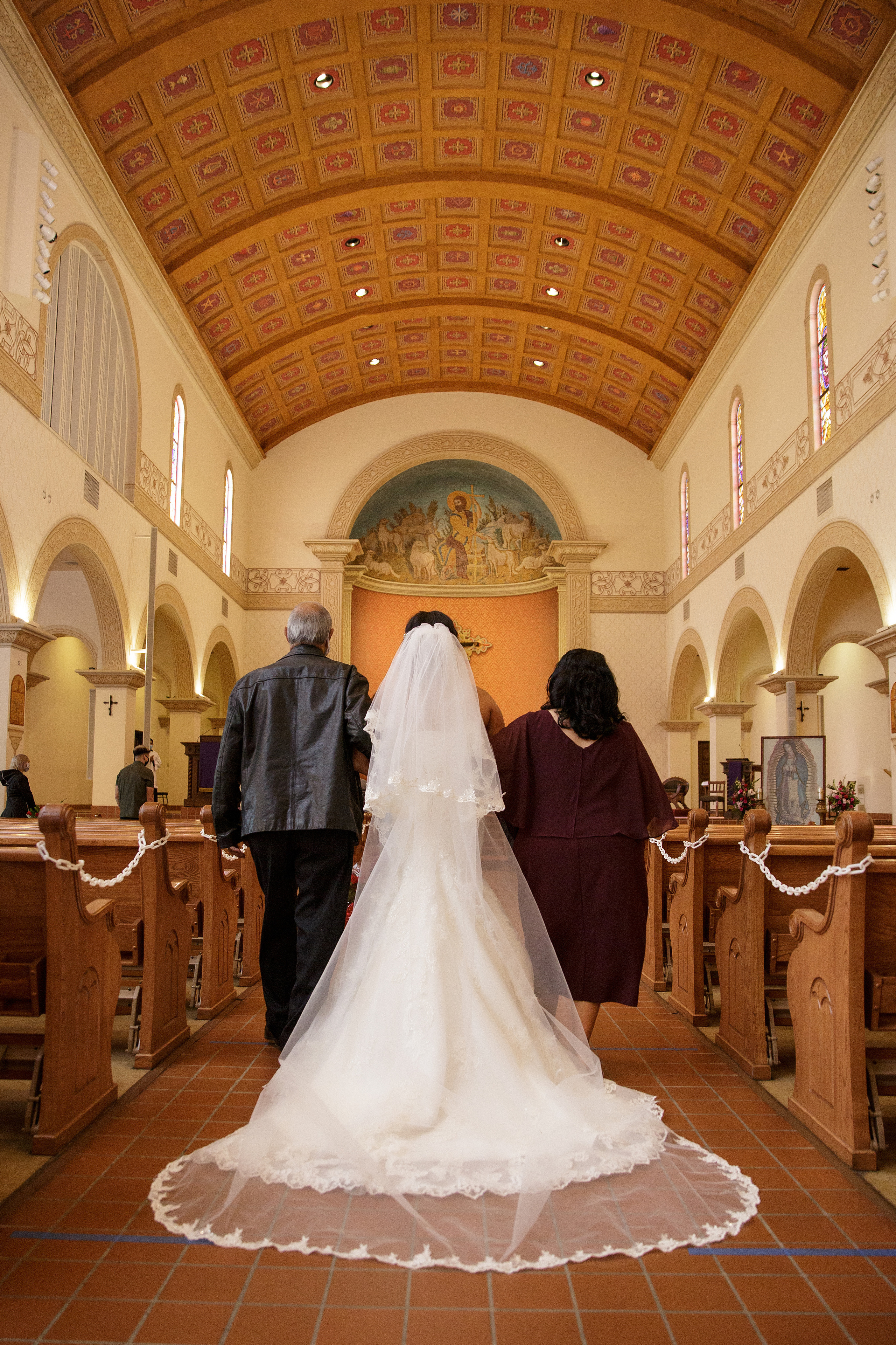 Wedding in St. Augustine Cathedral in Tucson. Anastasia Post: Wedding and Editorial Photography
