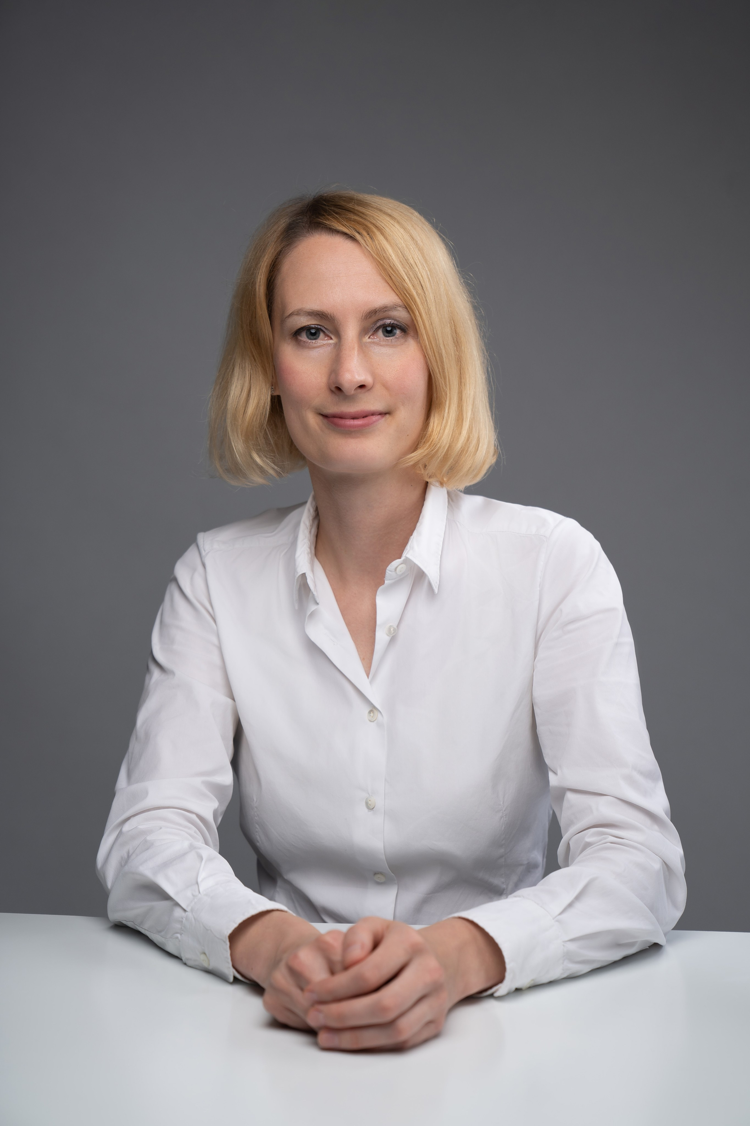 Bewerbungsfotos. Hallo, ich bin Nadya - Fotografin aus Linz, Oberösterreich