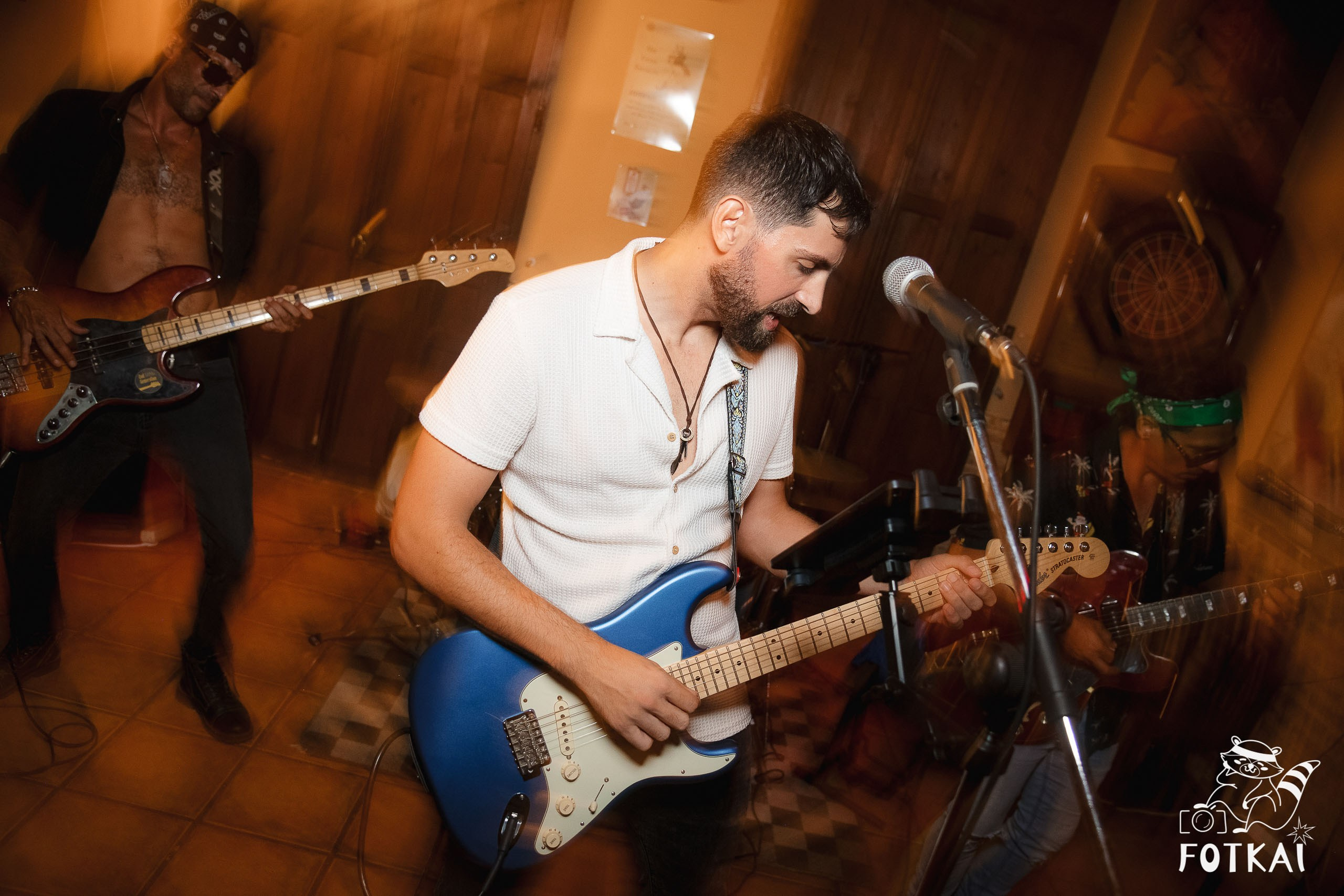 Stones of the Coast en Café Aljibe Rojales: Reportaje fotográfico 30.08.25 | FOTKAI