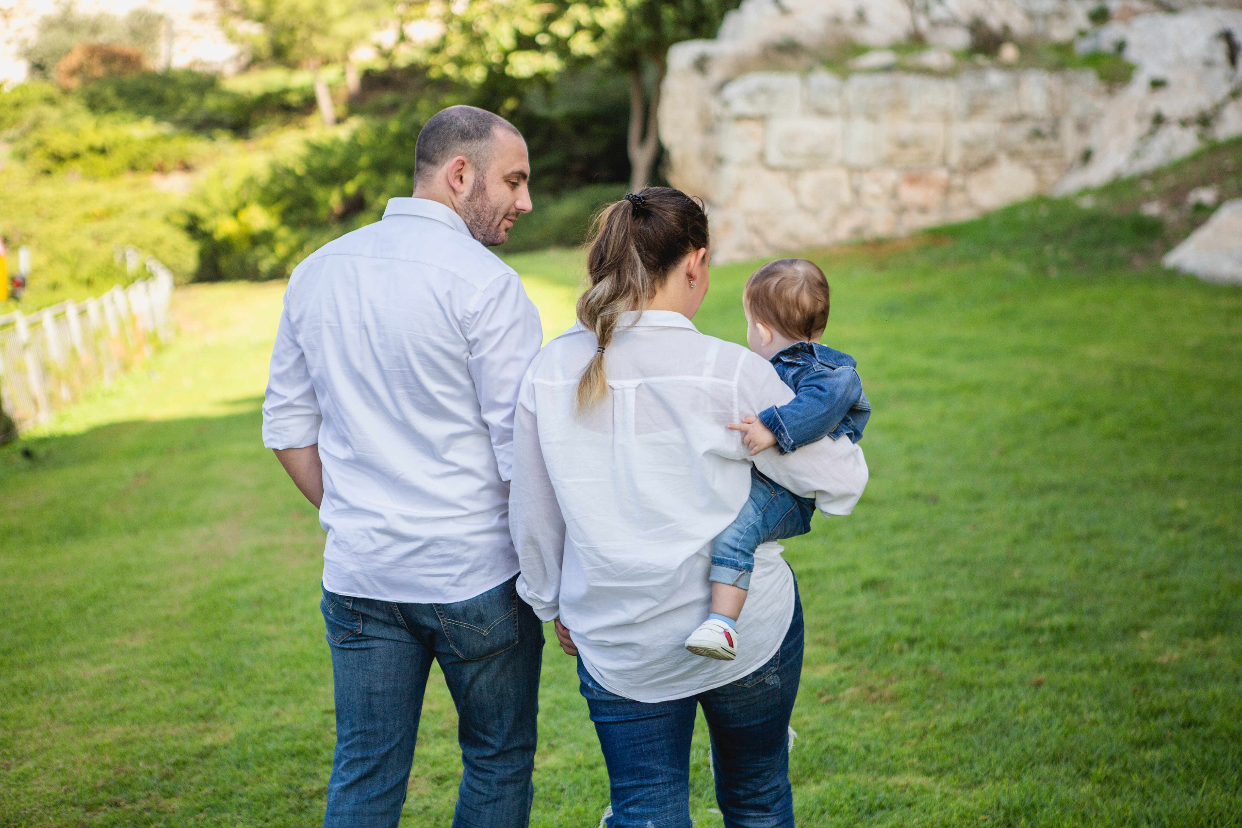 AT THE WALLS OF THE OLD CITY. PHOTOGRAPHER IN ISRAEL
