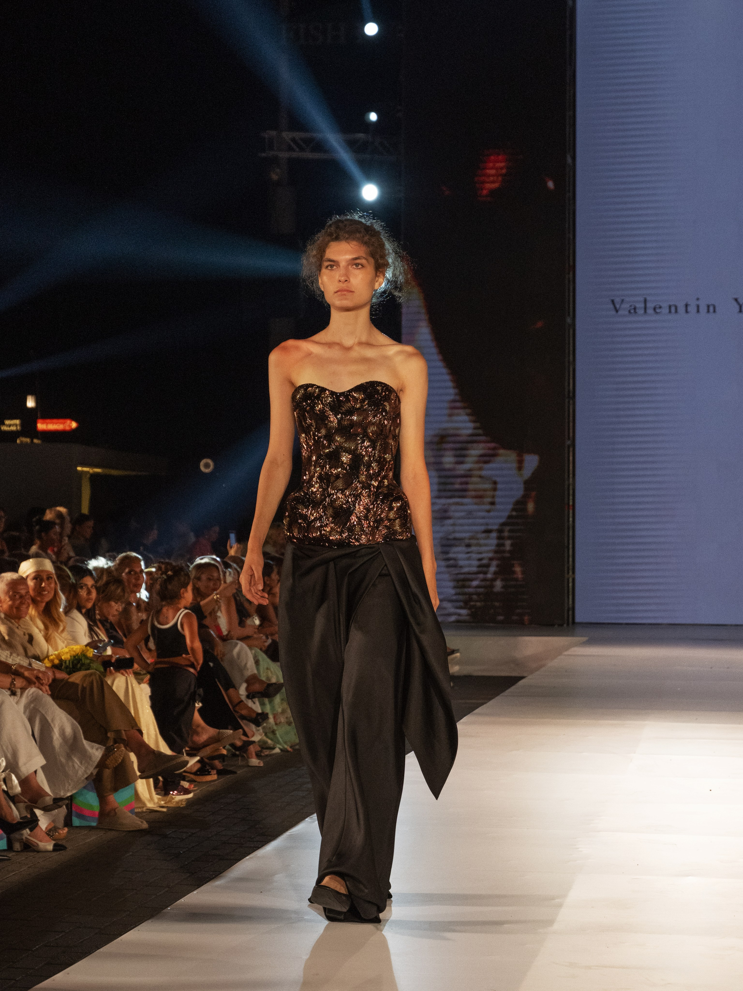 Valentin Yudashkin x AFW 2026. Фотограф Баку Тбилиси