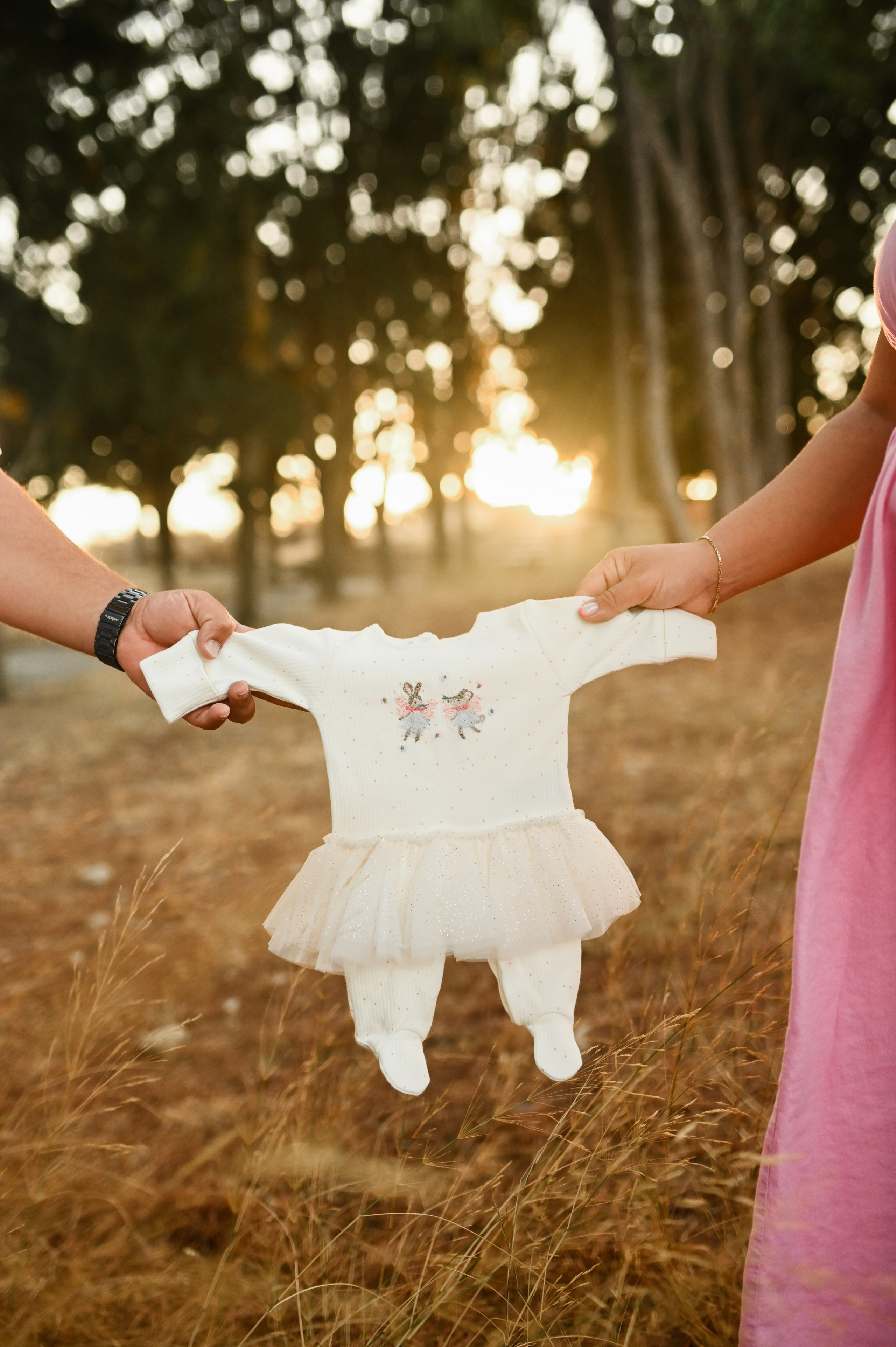 Φωτογράφιση εγκυμοσύνης στο Φιλέρημο Ρόδου – Μαγικές στιγμές μέσα στη φύση. WELCOME