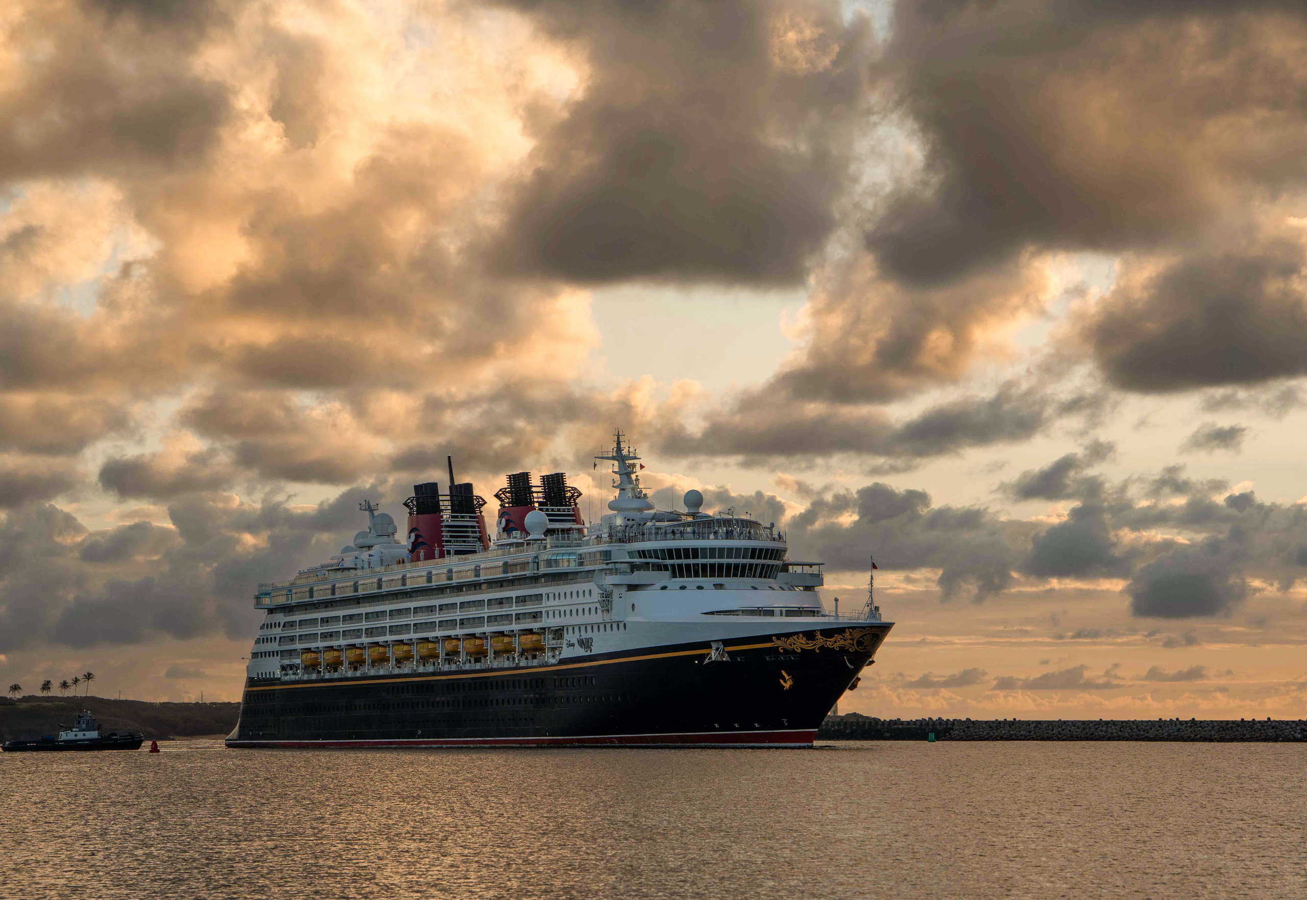 SHIPS. Awards winning photographer in Kauai, Hawaii