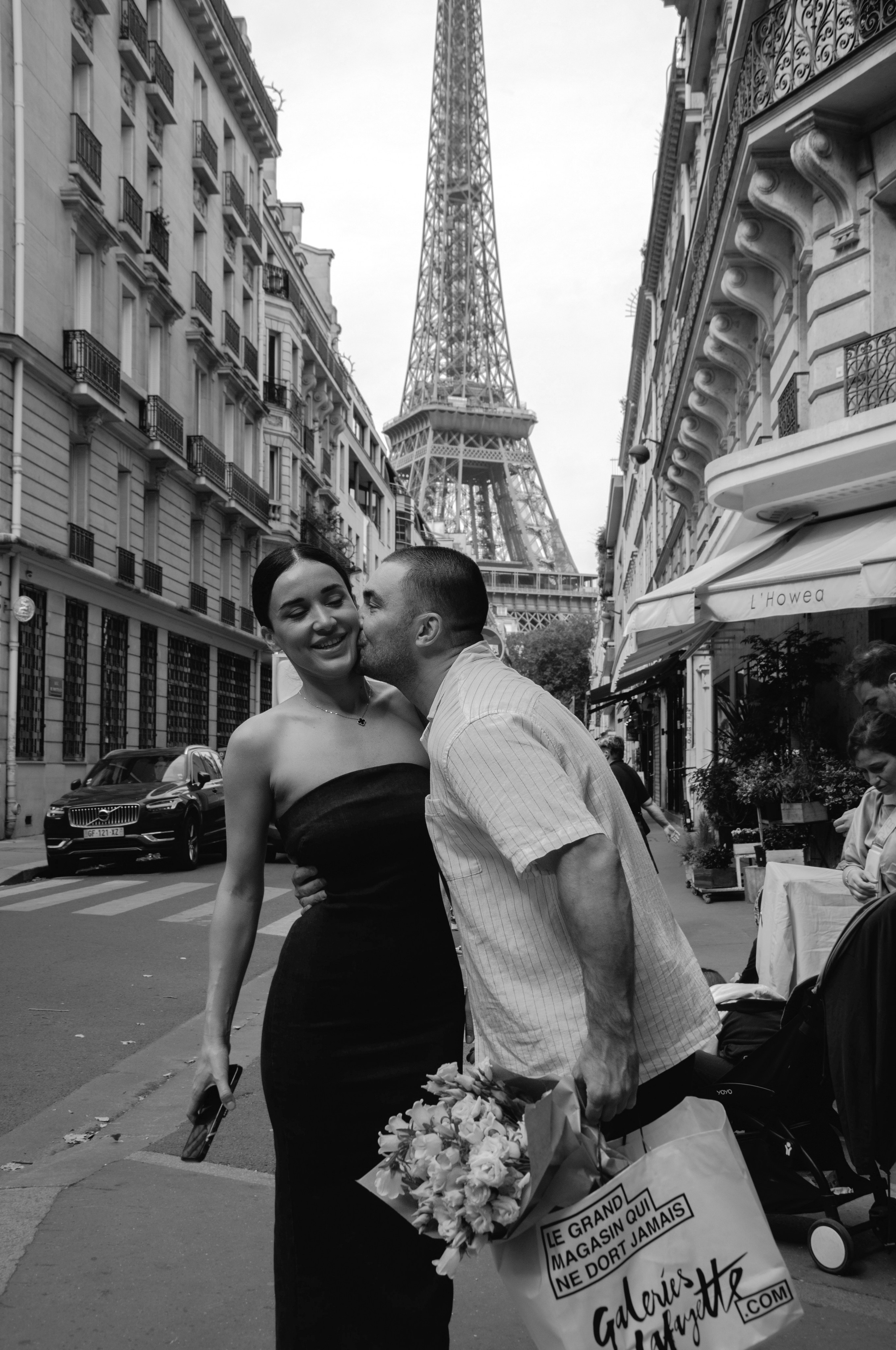 Wedding photoshoot at the Eiffel Tower. Paris photographer — Polina Osipova