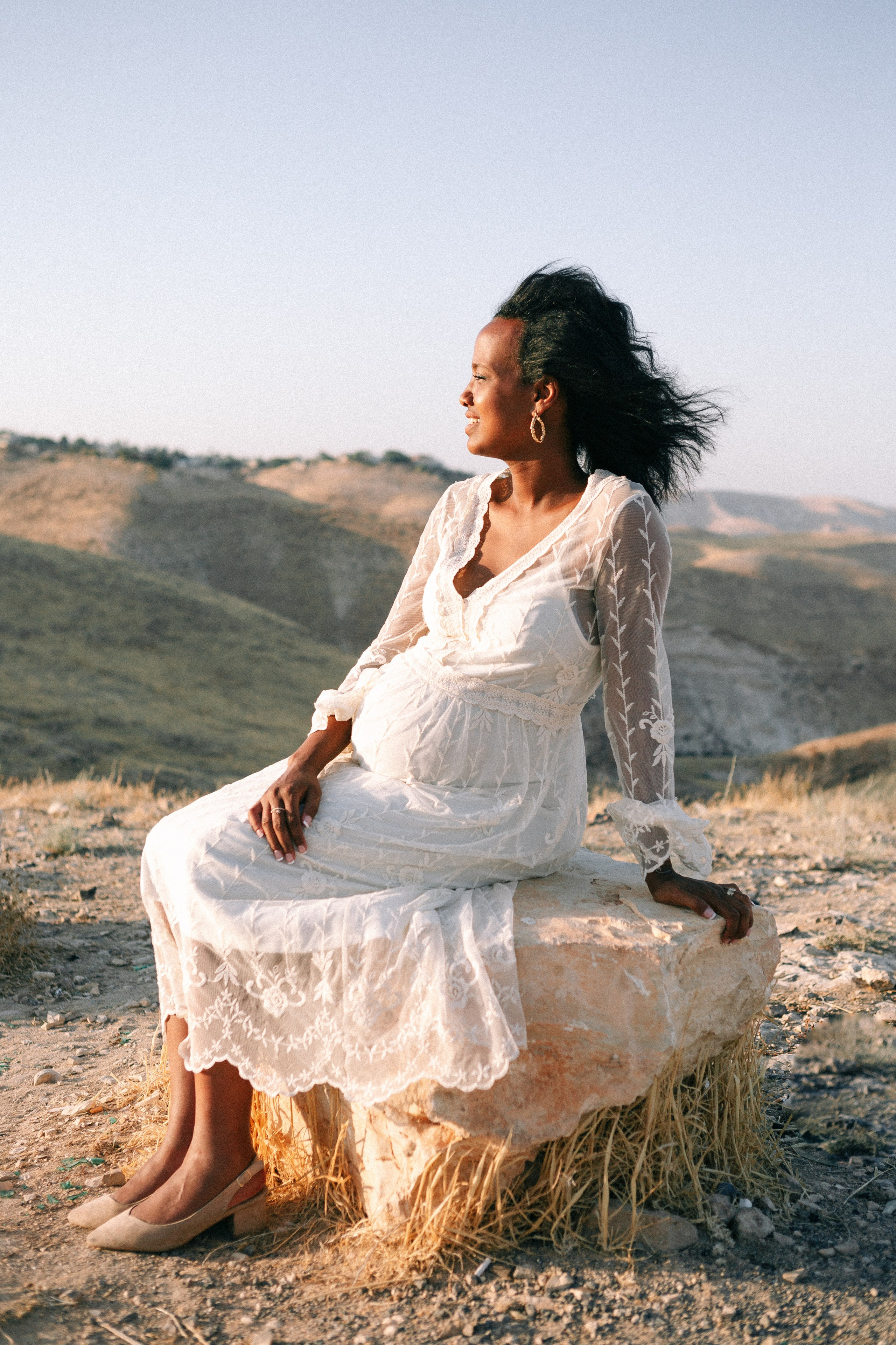 PHOTO SESSION IN THE DESERT NEAR MAALE ADUMIM. PHOTOGRAPHER IN ISRAEL