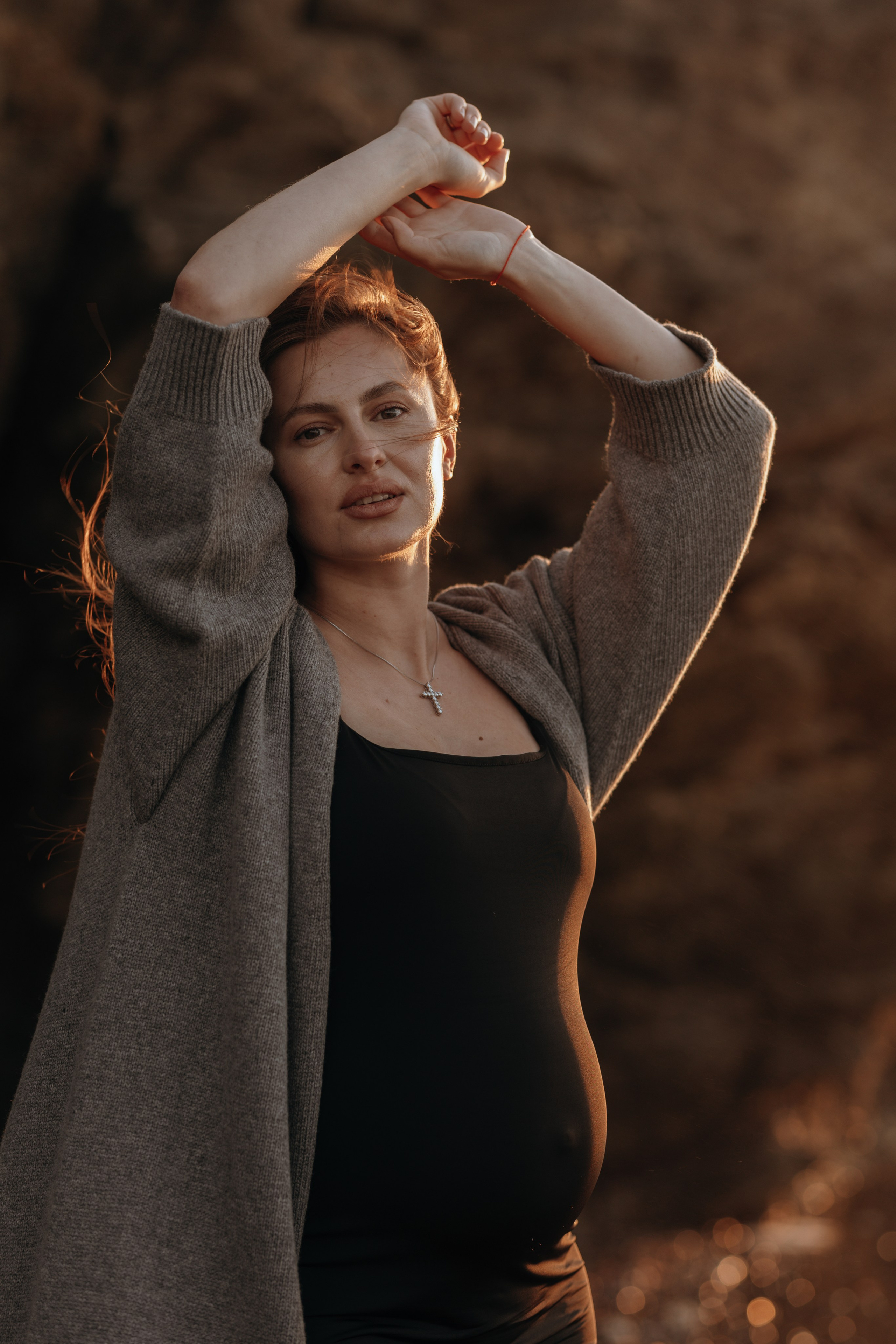 Sunset maternity photoshoot. Annah Louwagie — Lifestyle photographer for couples, families & brands | France & worldwide