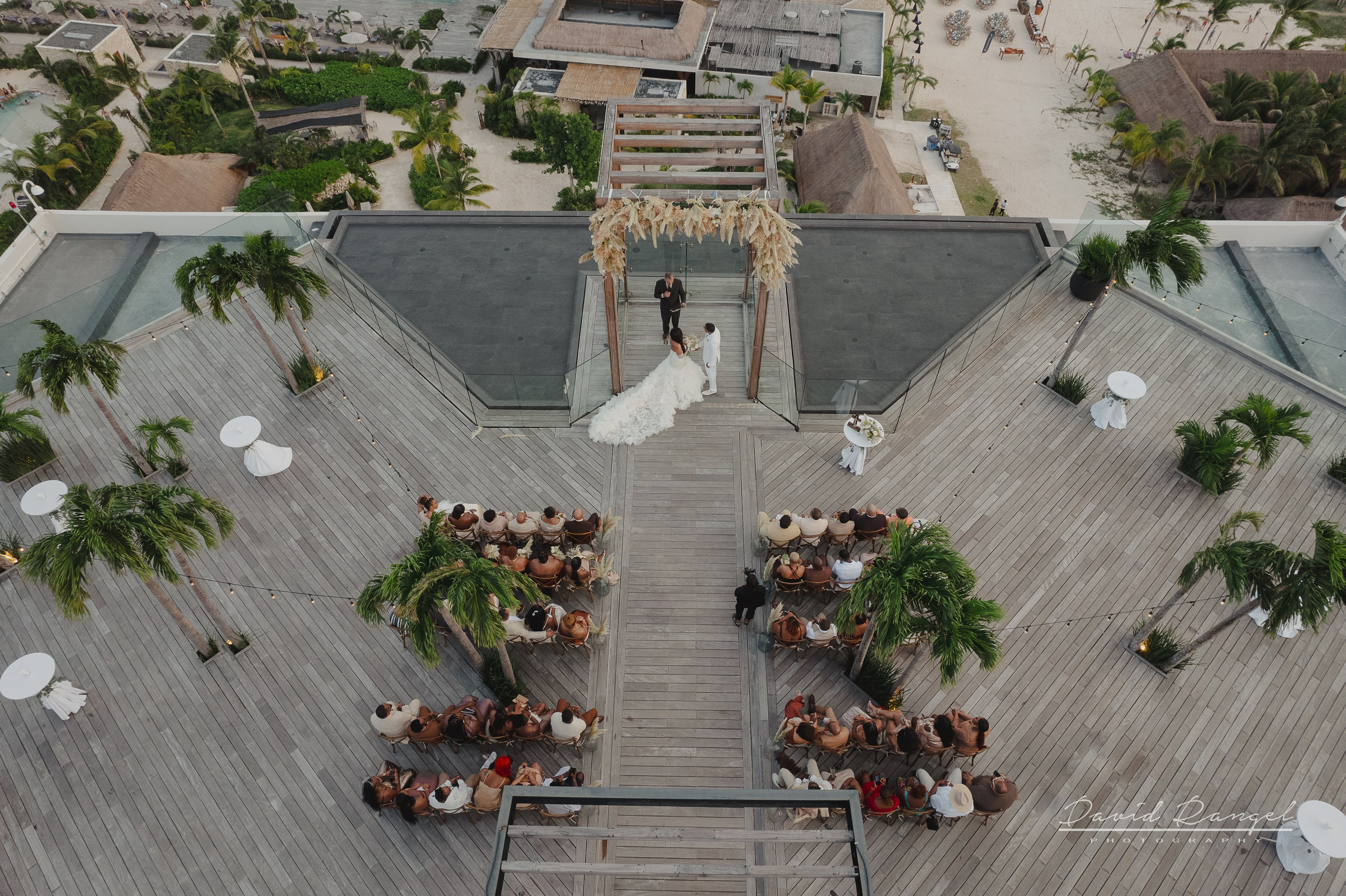 Classic Weddings. Destination wedding photographer based in Cancun and Riviera Maya with service worldwide