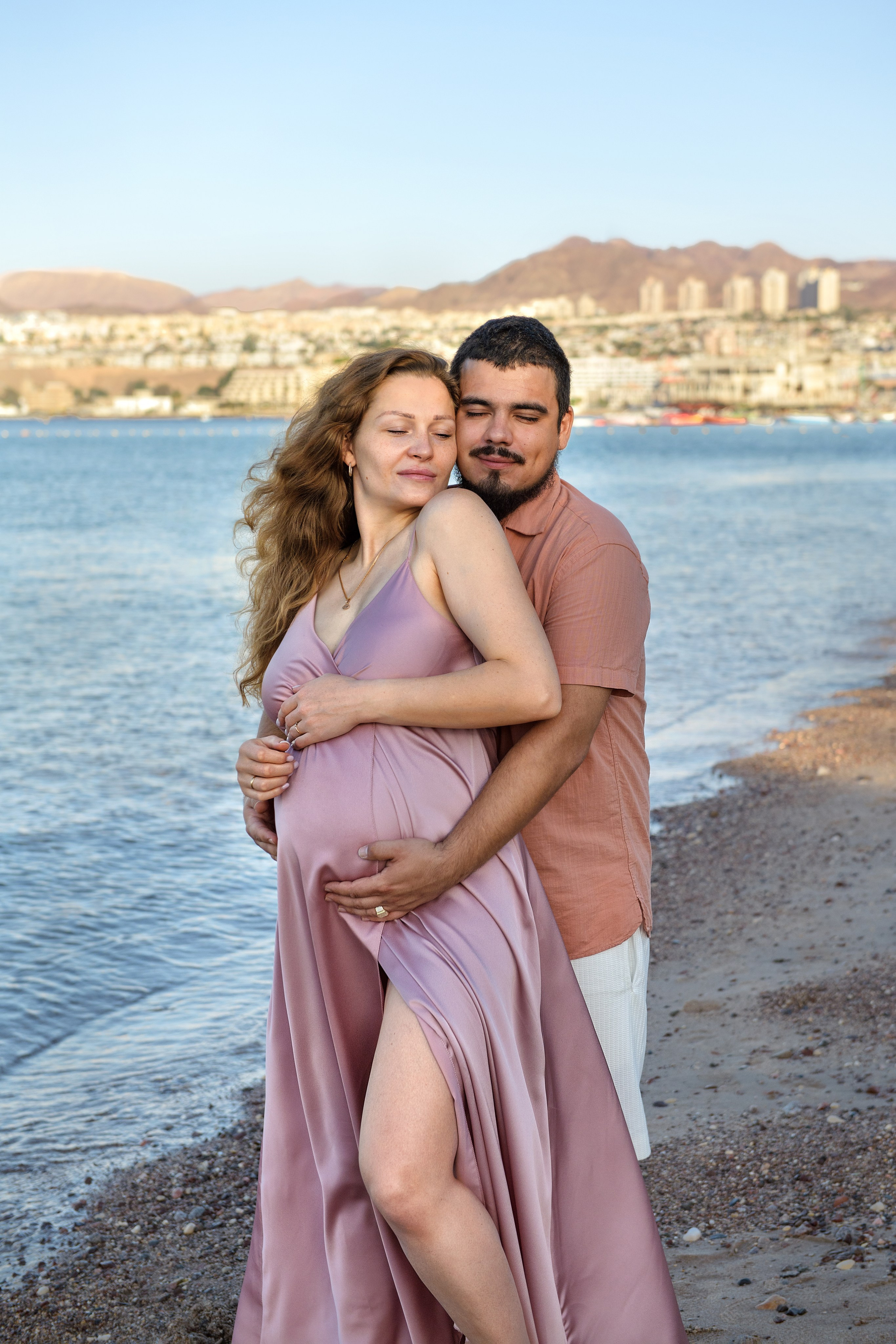 Julia & Dmitriy pregnancy photoshoot on the Red seacoast. צלמת משפחה ילדים הריון וסיפורי אהבה באילת ישראל אולגה אמצ'יסלבסקי