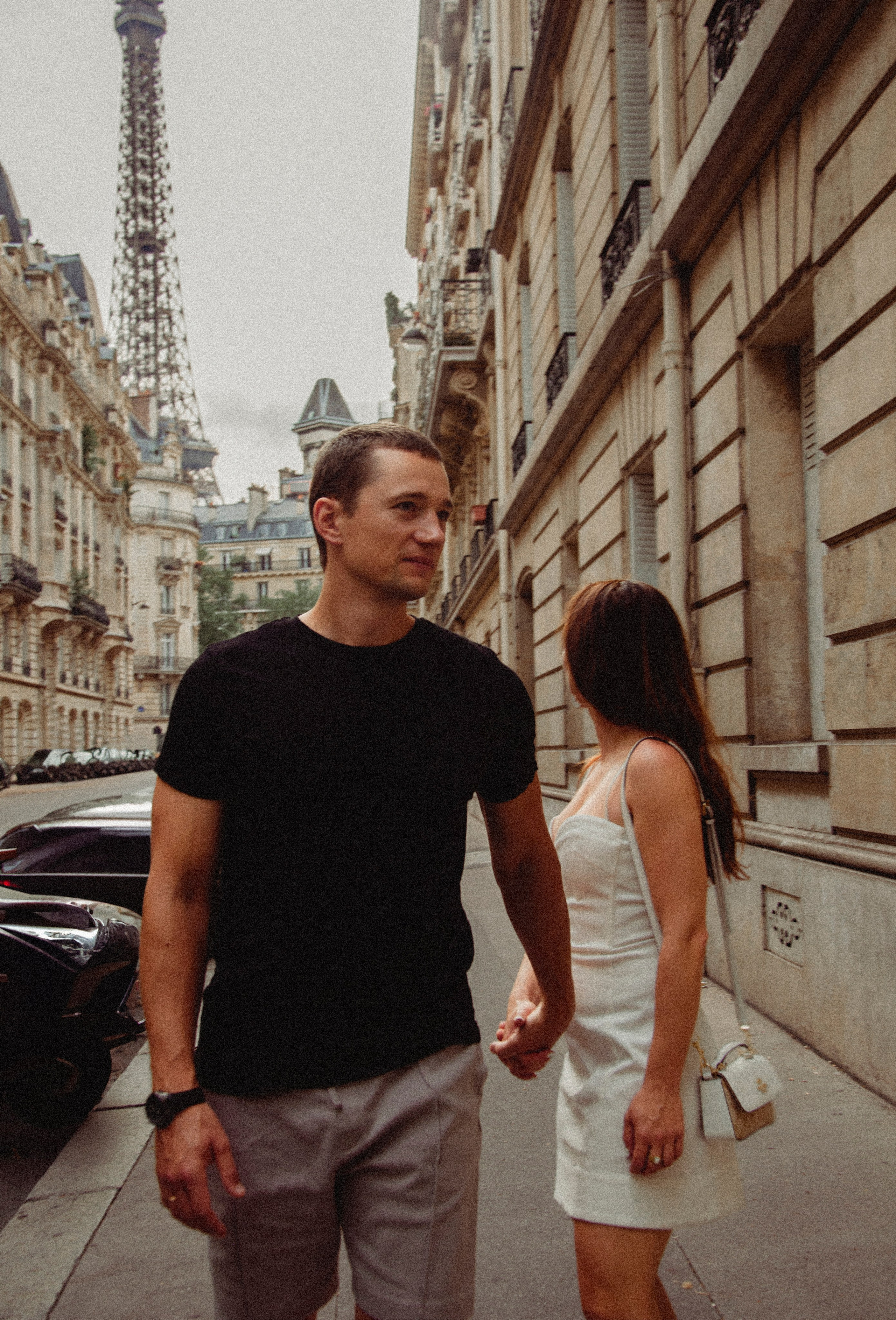 Summer couple photoshoot. Paris photographer — Polina Osipova