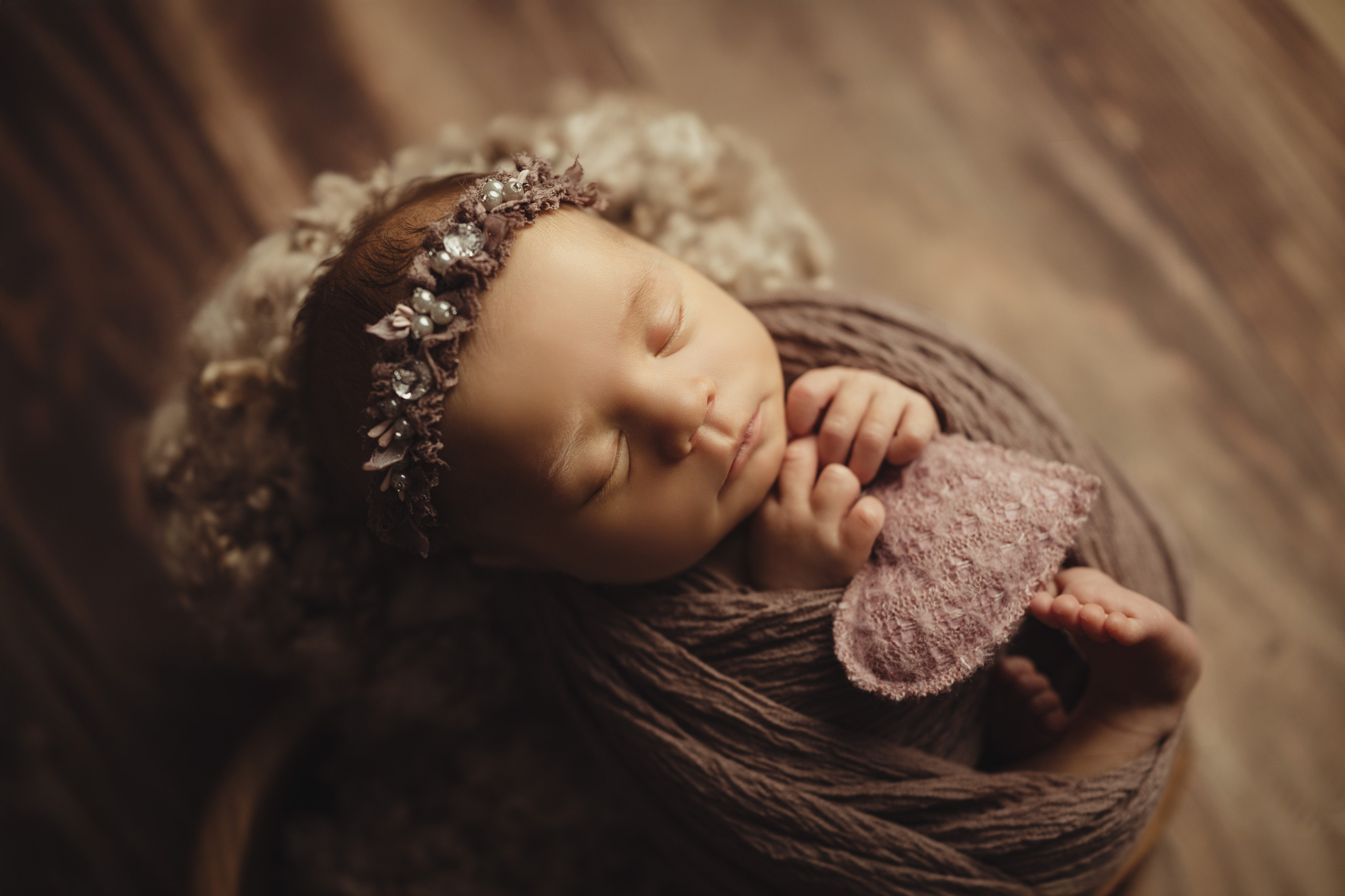 Newborn Classic. Newborn, kids, family photographer based near Zurich, Switzerland