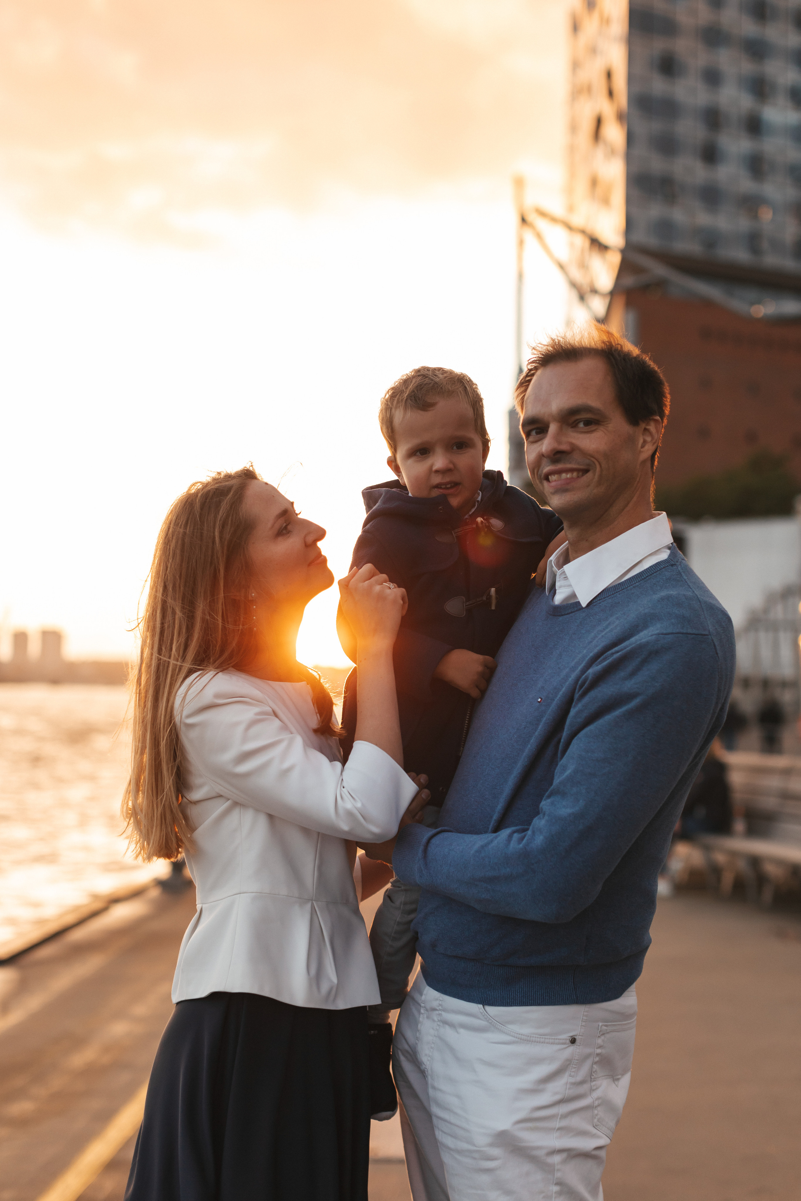 Семейная прогулка в Гамбурге в HafenCity. Фотограф в Германии — Мария Чистякова